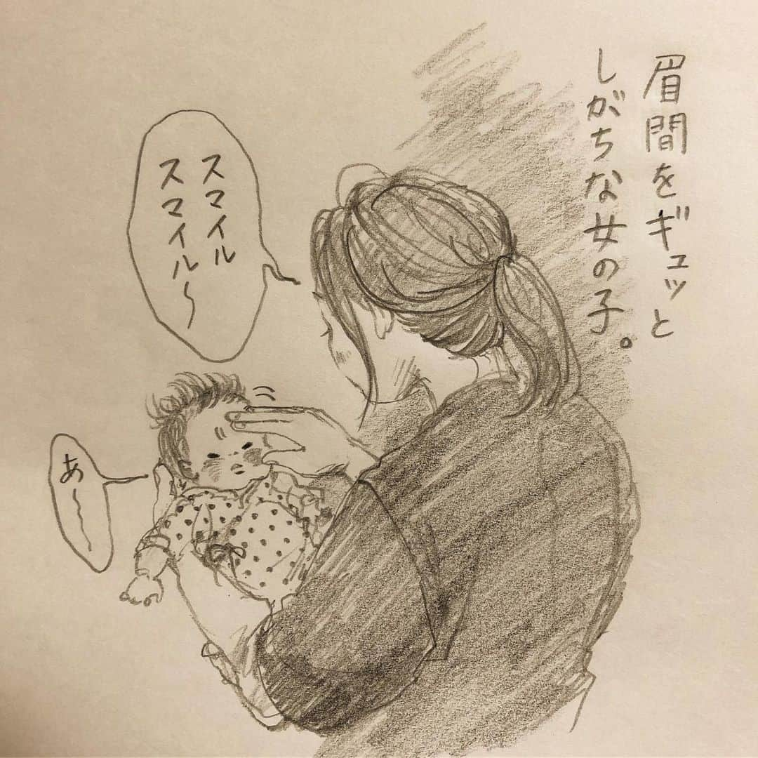 いとうさんのインスタグラム写真 - (いとうInstagram)「たまにシンクロする姪っこたち。  お互いまだ「？（・◇・）」という距離感だけど、寝癖はそっくり姉妹です。  #おかげさまですくすく成長中の妹ちゃん #おっとり癒し系で笑うと可愛いのですが #眉間にシワを寄せがちで #気がつくと１人アンニュイな表情の女の子 #少し前からご質問を頂いておりますが #姪っこたちを見守っている無表情なあの子は #そうですなまけたろうさんです #(抱っこするとちょうどよくフィットするサイズ感と重さのぬいぐるみです) #うちのはクリーム色の優しそうな奴です #彼は家にもう長くいる古株で #姪っこ誕生と共にキレイに丸洗いされました #ふみさんが悪気なく踏むこともあるけど #寛容にスルーしてくれるのでいつもありがとう…  #イトウハジメ #イトウ先生授業の時間です #美術学生イトウの青春 #放課後のオレンジ #ぼくと小さな怪獣 #イラスト #漫画」9月23日 7時19分 - itototoon