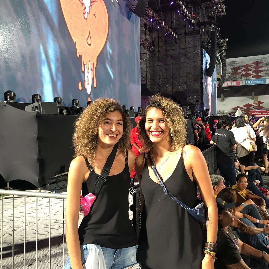 Bon Joviさんのインスタグラム写真 - (Bon JoviInstagram)「Our seat upgrade winners in Recife 🙌 #THINFStour #bonjovimemories」9月23日 7時24分 - bonjovi