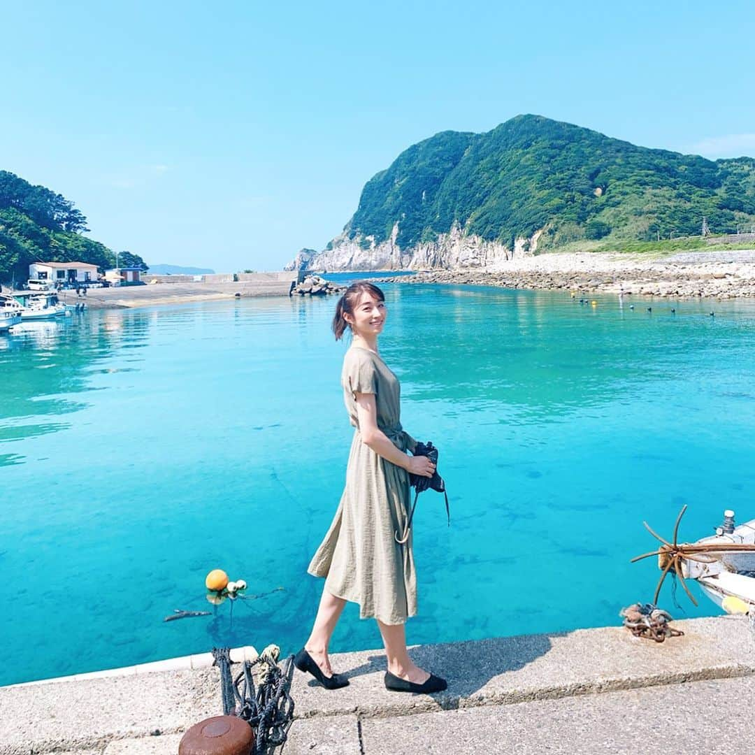 森木美和さんのインスタグラム写真 - (森木美和Instagram)「ここは高知の最西端#柏島 ☺️﻿ ﻿ 海はどこまでも透き通って、たくさんの熱帯魚が泳いでるのがこの目で見れます☺️﻿ ﻿ ﻿ 透明度が高いので浅そうに見えますが、飛び込めるくらいの深さがあります☺️✨﻿ ﻿ いつまでもこの自然が残りますように🙏🐠﻿ ﻿ ﻿ 次行く時はダイビングに挑戦したい😆‼️﻿ ﻿ #自然の水族館﻿ #柏島#柏島ブルー #柏島展望台 #ダイビング﻿ #高知でパワーチャージ #リョーマの休日 #高知 #kochi #高知旅行 #高知観光#trip #高知市#高知空港#高知グルメ#高知スイーツ﻿」9月23日 7時46分 - miwamoriki