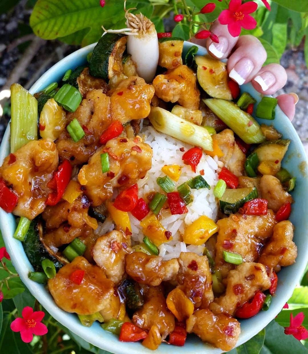 Flavorgod Seasoningsさんのインスタグラム写真 - (Flavorgod SeasoningsInstagram)「My Low Fat Sweet & Spicy General Tso's Asian ish Chicken⤵⤵⤵ Recipe. ⁠ -⁠ Customer:👉 @ky00000⁠ Made with:👉 #Flavorgod Lemon Garlic Seasoning⁠ -⁠ Build Your Own Flavor Bundle!⁠ Click the link in my bio @flavorgod ✅www.flavorgod.com⁠ -⁠ Your will Need:⁠ 2 Lg Organic Zucchini Chopped⁠ Or Sub Your Favorite Vegetables⁠ 2 Lg Green Spring Onions Chopped⁠ 1-2 Sweet Peppers⁠ 1-2 Spicy Chili de Arbol or Hot Peppers⁠ Cashews or Peanuts Optional.⁠ 1 Yellow Onion⁠ 1-2 TB @flavorgod Lemon Garlic⁠ Olive Oil Spray.⁠ •⁠ In a Wok or Any Non Stick Pan • Pan Sear all the above ingredients until Sweated or Lightly Golden. Remove From Pan to a Bowl.⁠ •⁠ 1-2 Chicken Breasts or Tofu Trimmed Chopped & Pounded out Roughly⁠ 2 TB Onion Powder (NOT onion Salt)⁠ 1 TB @Flavorgod Lemon Garlic Blend.⁠ •⁠ Roll Chicken in Spices to Coat as if It Were Flour. Make sure Pan is Fully Heated Medium-High & Sprayed with More Olive Oil before Adding Chicken to sear. Flip when Golden Brown. Cook Both Sides then Remove all Chicken & Place into the Bowl with Veggies.⁠ •⁠ General Tso Sauce:⁠ 1/4 C Honey⁠ 1/4 C Coconut Aminos or ⁠ Low Sodium Soy Sauce⁠ 3 TB Rice Vinegar⁠ 1 Clove Garlic Chopped⁠ 1 TB Finely Grated Ginger⁠ 3-6 Dried Chili de Arbol or any Fresh Spicy Pepper to Taste⁠ 1TB Tomato Paste⁠ 1-8 TB Sriracha. I Like a LOT⁠ •⁠ Starting with Garlic & Ginger Add to Same Pan • Cook For a few Min's • then add All the Rest of the Sauce ingredients. Warm Gently.⁠ •⁠ Add All the Chicken & Veggies back into the Pan with the Sauce. Gently Fold into Sauce. Heat Through with Lid on for a Few Minutes. ⁠ Serve on Steamed Jasmine Rice. •⁠ My Whole Platter on ➡ Previous Post was Made with Just One Chicken Breast BTW & I didn't even Use it all For the Photo.⁠ •⁠ Organic Produce & Free Range Chicken From @wholefoods. Zucchini From @publix. Lemon Garlic & Pink Himalayan Salt & Pepper From @flavorgod Seasonings⁠ ⁠ ⁠ -⁠ #food #foodie #flavorgod #seasonings #glutenfree #mealprep  #keto #seasonings #paleo  #seasonings  #kosher #seasonings  #breakfast #lunch #dinner #yummy #delicious #foodporn ⁠ ⁠」9月23日 8時00分 - flavorgod