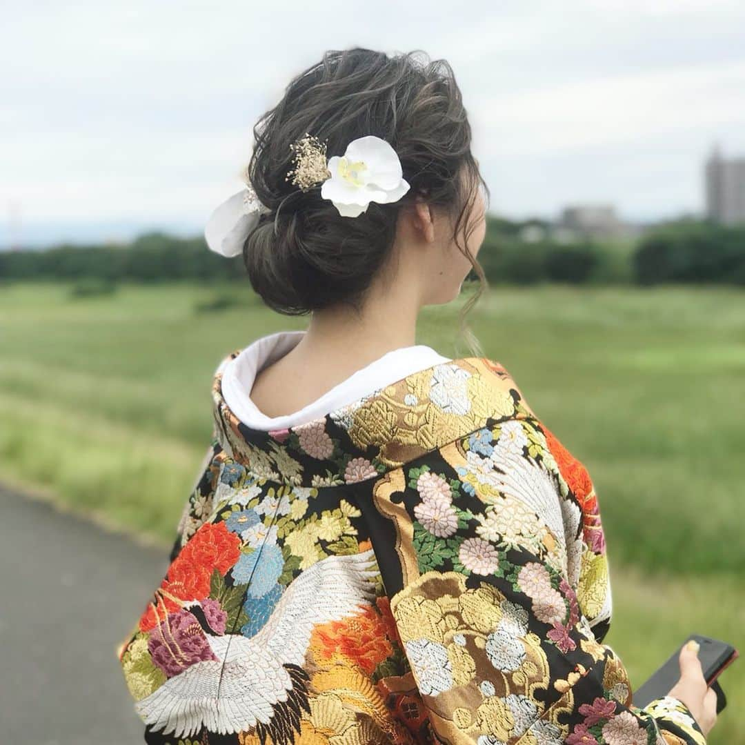 R.Y.K Vanilla Emuさんのインスタグラム写真 - (R.Y.K Vanilla EmuInstagram)「結婚式の前撮り 和装ロケーション撮影のお客さま♡ ルーズだけど和よりなアップ 胡蝶蘭も前の方から付けてかすみ草をちらしました✨ #ヘアメイク#ヘアアレンジ #結婚式  #スタジオ撮影 #ヘア#2019夏婚 #セットサロン #ヘアセット #アップスタイル  #プレ花嫁 #フォトウェディング #前撮り #結婚式ヘア #ロケーション撮影#結婚式準備 #浴衣ヘア #お呼ばれヘア#着物#着物ヘア#花嫁ヘアメイク#2019秋婚  #振袖 #花嫁ヘア#2019冬婚#成人式 #花嫁ヘアスタイル #振袖ヘア#ブーケ#成人式ヘア#ドライフラワー」9月23日 19時01分 - ryky0101