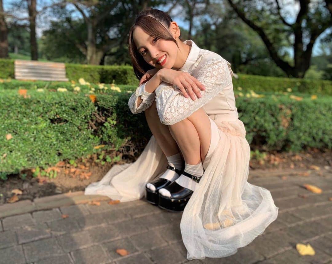 飯窪春菜さんのインスタグラム写真 - (飯窪春菜Instagram)「🌬🥿🧺 ・ ・ 今日はお休みなので1日お家で過ごしています。 スーパーにお買い物に行ったら、風の強さに驚きました😮 きっとメイクしてお出かけしていたら一瞬で髪の毛ボロボロだったろうなあ🤔💦 ・ 大人しく、世界まる見えを観ます😌 ・ ・ ・ #秋  #autumn  #はるなの毎日  #飯窪ってる」9月23日 19時03分 - harunaiikubo_official