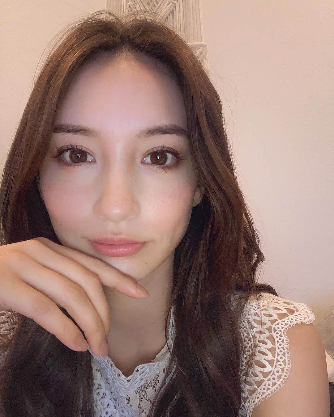 山神アリシアさんのインスタグラム写真 - (山神アリシアInstagram)「今日は #クッカ の #コスモスココ をつけてます✨ シンプルなダークブラウンが大人っぽい秋メイクにぴったり🍂 花からインスピレーションを得たデザインだから、ナチュラルに瞳を大きく見せてくれるよー。 @unibeauty_2018 の URLからチェックしてみてね👀  #Kukka #UniBeauty #ユニビューティ #カラコン #PR」9月23日 19時03分 - aliciayamagami