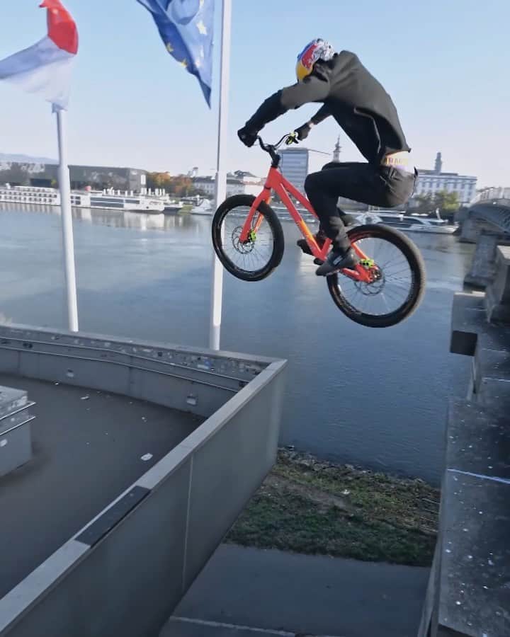 のインスタグラム：「what makes up Wibmer’s Law? → speed → airtime → perfection → determination → and LOTS of passion Head to @wibmerfabio's YouTube Channel for the full edit and Red Bull TV for behind-the-scenes 🎥 💥 @redbullbike #redbull #redbullbike #bike #bikelife #fromwhereiride #mtb #trails #instabike」