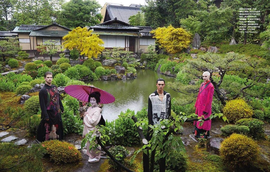 レスリー・キーさんのインスタグラム写真 - (レスリー・キーInstagram)「Vogue Taiwan September 2019 Issue 「Memories of Kyoto」  Photographed by Leslie Kee Coordinate :  Sherry Yamaguchi  Hair :  Jennifer Dunbar Makeup : Ma Cherie Styling :  Takashi Yamamoto  Models :  Joshua Ogg-Kee, Hikaru Ota, Louise Lila Geiko : Katsu-Hina  Monk : Toryo Ito Driver : Kouta Takuno  @sherrystagram_official @momo_vincento @sowaka.hotel @ryosokuin @louiselila @hikaruota_official @jennidunbar24 @deb_brandon19 @mizuki.iri @_yamamototakashi_  @_dryart @lesliekeesuper @yohjiyamamoto.tokyo @joshualeslieoggkee  Special Thanks :  Takahiro Okano (Fushimi Inari Taisha) Yoshida (Nanzen-ji Zen Temple) Toryo Ito (Ryosokuin Zen Temple) Taisuke Yajima (Sowaka) Yuki Kajikawa (Kahitsukan Museum)  Location in Kyoto : Fushimi Inari Taisha, Tatsumi Inari Shrine, Nanzen-ji Zen Temple, Ryosokuin Zen Temple,  Luxury Hotel Sowaka.  Kahitsukan Kyoto Museum of Contemporary Art #kahitsukankyotomuseumofcontemporaryart #vogue #voguetaiwan #voguechina #voguejapan」9月23日 17時36分 - lesliekeesuper