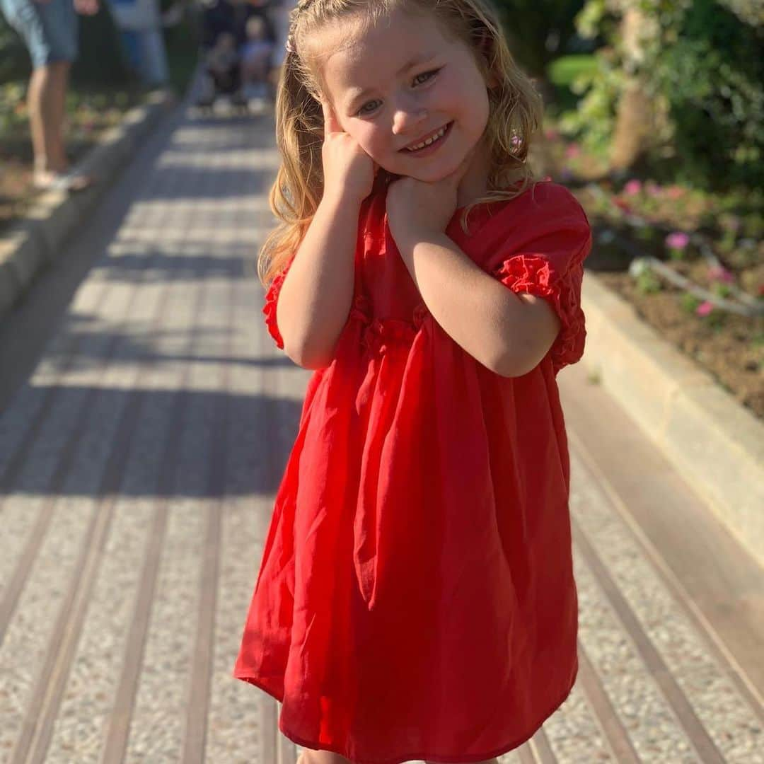 エルウィン・ムルダーのインスタグラム：「Happy birthday to my little princes❤️🥳🎁 can’t believe 4 years!! love you till the moon and back❤️😘」