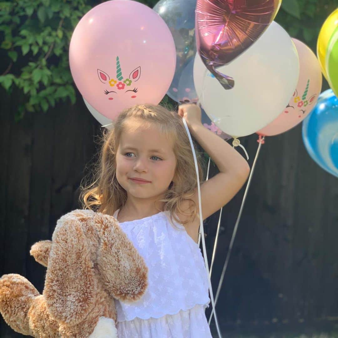 エルウィン・ムルダーさんのインスタグラム写真 - (エルウィン・ムルダーInstagram)「Happy birthday to my little princes❤️🥳🎁 can’t believe 4 years!! love you till the moon and back❤️😘」9月23日 17時50分 - official_erwinmulder