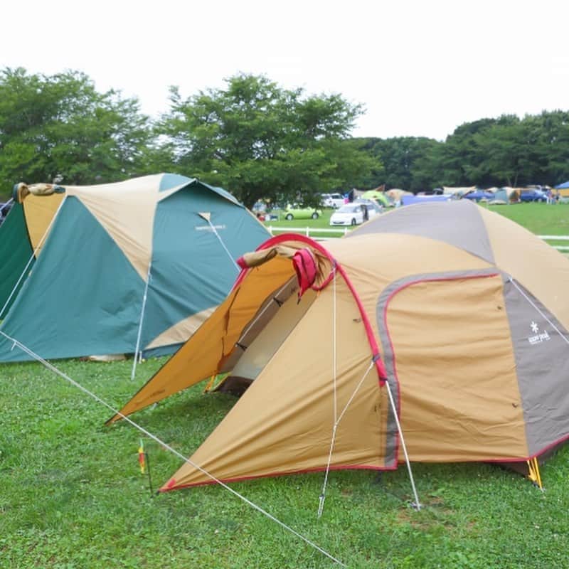 キャンプ情報サイト［ランタン］さんのインスタグラム写真 - (キャンプ情報サイト［ランタン］Instagram)「CAMP SMILE STYLE ／ 学生時代の友人家族と 親子で楽しむキャンプ！ ＼ いろんなキャンパーのキャンプスタイルを現地取材と一般キャンパーからの投稿で数多く掲載してます。 . . 詳しくは @lantern.camp  webサイトをご覧ください . . #camp #camping #outdoor #travel #trip #lantern_smile #nature #キャンプ #キャンプ用品 #アウトドア #テント #自然 #旅行 #キャンプ初心者  #キャンプ好きな人と繋がりたい #成田ゆめ牧場オートキャンプ場 #ソーラーパフ #スノーピーク #アメニティドーム #パワーハウスlpツーバーナーストーブ2 #クアッドマルチパネルランタン #コールマン #タフワイドドーム #グループキャンプ #グルキャン」9月23日 17時53分 - lantern.camp