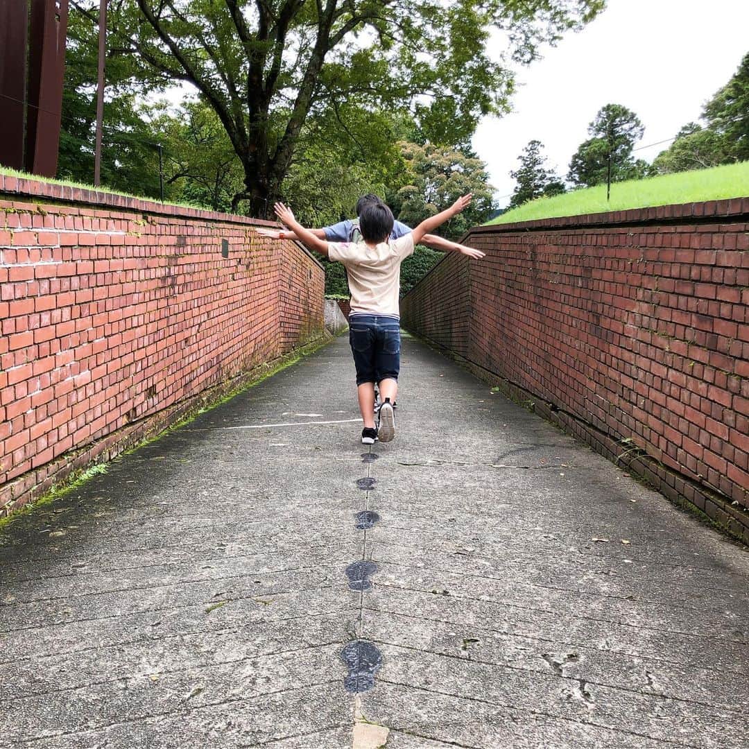 がっちゃんさんのインスタグラム写真 - (がっちゃんInstagram)「あしあと👣  #あしあと #足跡 #footprint #photography #photographys #箱根 #彫刻の森美術館 #みんなの彫刻 #hakone #HakoneopenAirmuseum #がっちゃん #がっちゃんねる」9月23日 18時01分 - gacchannel