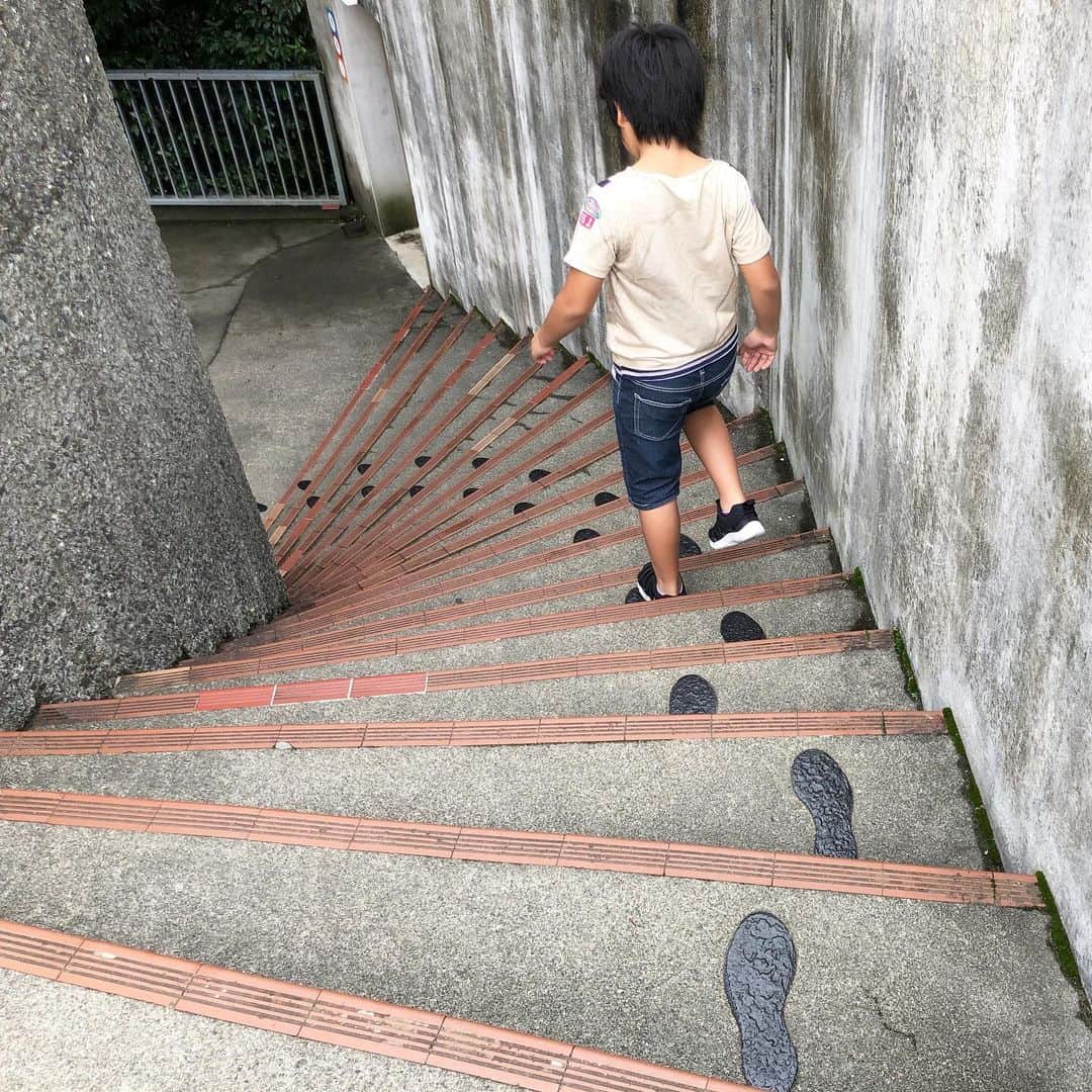 がっちゃんさんのインスタグラム写真 - (がっちゃんInstagram)「あしあと👣  #あしあと #足跡 #footprint #photography #photographys #箱根 #彫刻の森美術館 #みんなの彫刻 #hakone #HakoneopenAirmuseum #がっちゃん #がっちゃんねる」9月23日 18時01分 - gacchannel