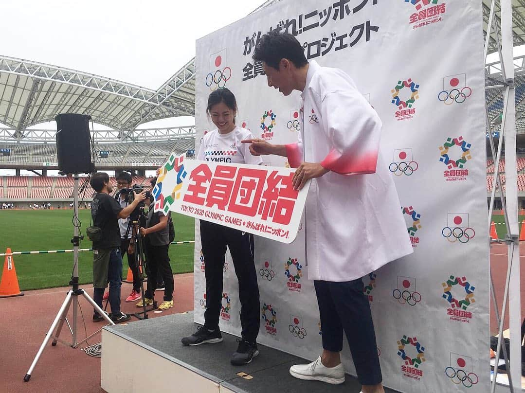 坪井保菜美さんのインスタグラム写真 - (坪井保菜美Instagram)「Olympic day lun🇯🇵 新潟のたくさんの方達とランニングやスポーツ体験、トークショーなど盛りだくさんなイベントに参加してしてきました。  去年に続き、2度目の新潟デーラン♩去年も今年も来てくれた子たくさんいて嬉しかったぁ！！ 他競技のオリンピアンの方達も集合し、楽しい時間を過ごしました。  サプライズには、テニスの松岡修造さん！！ 新潟が熱く🔥ひとつに団結しました。  新体操教室もさせて頂き、新体操経験者の子やそうでない子達も、明るく積極的に練習に参加してくれました。 もう少し体幹鍛えましょか。笑  また会えますように❤️ ・ みなさんほんとにありがとう。  選手の方や関係者の皆様、お疲れ様でした🌸  #オリンピックデーラン #デーラン  #オリンピックデーラン新潟 #新潟  #オリンピック #オリンピアン #アスリート  #スポーツ #イベント #体験 #新体操 #教室」9月23日 18時02分 - honamitsuboi