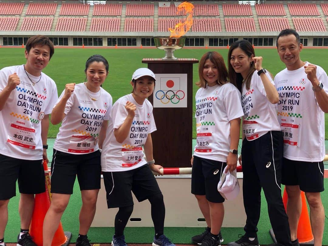 坪井保菜美さんのインスタグラム写真 - (坪井保菜美Instagram)「Olympic day lun🇯🇵 新潟のたくさんの方達とランニングやスポーツ体験、トークショーなど盛りだくさんなイベントに参加してしてきました。  去年に続き、2度目の新潟デーラン♩去年も今年も来てくれた子たくさんいて嬉しかったぁ！！ 他競技のオリンピアンの方達も集合し、楽しい時間を過ごしました。  サプライズには、テニスの松岡修造さん！！ 新潟が熱く🔥ひとつに団結しました。  新体操教室もさせて頂き、新体操経験者の子やそうでない子達も、明るく積極的に練習に参加してくれました。 もう少し体幹鍛えましょか。笑  また会えますように❤️ ・ みなさんほんとにありがとう。  選手の方や関係者の皆様、お疲れ様でした🌸  #オリンピックデーラン #デーラン  #オリンピックデーラン新潟 #新潟  #オリンピック #オリンピアン #アスリート  #スポーツ #イベント #体験 #新体操 #教室」9月23日 18時02分 - honamitsuboi