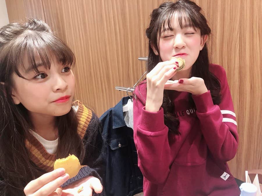 ニコ☆プチさんのインスタグラム写真 - (ニコ☆プチInstagram)「🤤💝 マカロンで休けい~ の後はアイスで休けい~ . . 甘いものチャージでがんばりました💘💘 #差し入れありがとうございました  #マカロンのおいしさに感動するふたり」9月23日 18時12分 - nicopuchi_official