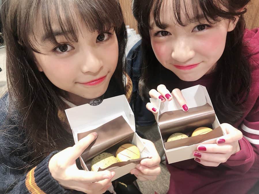 ニコ☆プチさんのインスタグラム写真 - (ニコ☆プチInstagram)「🤤💝 マカロンで休けい~ の後はアイスで休けい~ . . 甘いものチャージでがんばりました💘💘 #差し入れありがとうございました  #マカロンのおいしさに感動するふたり」9月23日 18時12分 - nicopuchi_official