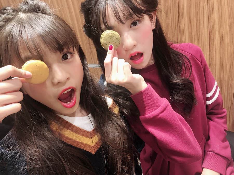 ニコ☆プチさんのインスタグラム写真 - (ニコ☆プチInstagram)「🤤💝 マカロンで休けい~ の後はアイスで休けい~ . . 甘いものチャージでがんばりました💘💘 #差し入れありがとうございました  #マカロンのおいしさに感動するふたり」9月23日 18時12分 - nicopuchi_official
