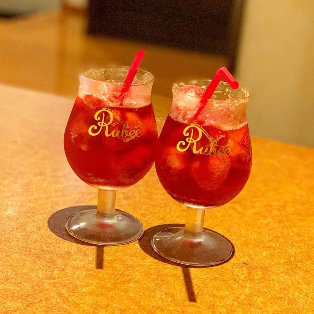 mii_stagramさんのインスタグラム写真 - (mii_stagramInstagram)「🦐🦐🦐🦐🦐🦐🦐🦐 ・ この前の華金nightは隣の㊙️な美女と 北千住にある @ebizo_kitasenju さんで ミーティング女子会❤ ・ 私の周りもそうだけど 海老好きな人って多いよね🦐🦐🦐 お料理の中にもっと海老が入っていたら 良いのに～とか、 海老をたらふく食べたい～とか 思っている人って多いハズ！！ ・ そんな願いを叶えてくれる #海老料理専門店 見つけたの👀💕 ・ 何と！！お通しが甘エビの掴み取りから 始まり✊ カルパッチョやバーニャカウダや パスタやサクサク揚げやデザートまで 海老料理を堪能😋 本当はもう1品頼んだんだけど 満腹でキャンセル😭✕ ・ @ebizo_kitasenju さんならではの 創作料理は 食べる人の胃袋を鷲掴み✊🏾💖 ・ どれも美味しすぎて感動～🎶🎶 隣の㊙️な美女も大満足したみたいだから 年末の忘年会もコチラにお世話に なろうかな(灬・ω・灬)むふ💕 ・ ・ 店内は広くて私たちは二階の座敷で まったり～🎶🎶 居心地良くて長居したくなる雰囲気❤ ・ ・ 本当は秘密にしたいぐらいなんだけど🤭㊙️ 北千住駅西口から直ぐだから是非〜〜🎶🎶 ・ ・ EBIZO 北千住で検索してね！！ ・ ・ ・ #海老#えび#エビ#海老専門店#創作料理#居酒屋#グルメ#東京グルメ#グルメ女子 #グルメ巡り#グルメ部#グルメ好きな人と繋がりたい #グルメ好き#北千住#北千住グルメ#下町#女子会#飲み会#ミーティング#華金#海老フライ #食べスタグラム#飲酒タグラム  #美味しい#幸せ#ごはん Casting by @woomy.restaurant ✩ ⋆ ✩ ⋆ ✩ ⋆ ✩ ⋆ ✩﻿ ⋆ ✩ ⋆ ✩﻿ 見て下さった方 (*´︶`*)♡Thanks!🦐🦐🦐🦐🦐🦐」9月23日 18時13分 - miyuki.0419.karemari