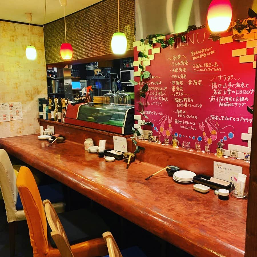 mii_stagramさんのインスタグラム写真 - (mii_stagramInstagram)「🦐🦐🦐🦐🦐🦐🦐🦐 ・ この前の華金nightは隣の㊙️な美女と 北千住にある @ebizo_kitasenju さんで ミーティング女子会❤ ・ 私の周りもそうだけど 海老好きな人って多いよね🦐🦐🦐 お料理の中にもっと海老が入っていたら 良いのに～とか、 海老をたらふく食べたい～とか 思っている人って多いハズ！！ ・ そんな願いを叶えてくれる #海老料理専門店 見つけたの👀💕 ・ 何と！！お通しが甘エビの掴み取りから 始まり✊ カルパッチョやバーニャカウダや パスタやサクサク揚げやデザートまで 海老料理を堪能😋 本当はもう1品頼んだんだけど 満腹でキャンセル😭✕ ・ @ebizo_kitasenju さんならではの 創作料理は 食べる人の胃袋を鷲掴み✊🏾💖 ・ どれも美味しすぎて感動～🎶🎶 隣の㊙️な美女も大満足したみたいだから 年末の忘年会もコチラにお世話に なろうかな(灬・ω・灬)むふ💕 ・ ・ 店内は広くて私たちは二階の座敷で まったり～🎶🎶 居心地良くて長居したくなる雰囲気❤ ・ ・ 本当は秘密にしたいぐらいなんだけど🤭㊙️ 北千住駅西口から直ぐだから是非〜〜🎶🎶 ・ ・ EBIZO 北千住で検索してね！！ ・ ・ ・ #海老#えび#エビ#海老専門店#創作料理#居酒屋#グルメ#東京グルメ#グルメ女子 #グルメ巡り#グルメ部#グルメ好きな人と繋がりたい #グルメ好き#北千住#北千住グルメ#下町#女子会#飲み会#ミーティング#華金#海老フライ #食べスタグラム#飲酒タグラム  #美味しい#幸せ#ごはん Casting by @woomy.restaurant ✩ ⋆ ✩ ⋆ ✩ ⋆ ✩ ⋆ ✩﻿ ⋆ ✩ ⋆ ✩﻿ 見て下さった方 (*´︶`*)♡Thanks!🦐🦐🦐🦐🦐🦐」9月23日 18時13分 - miyuki.0419.karemari