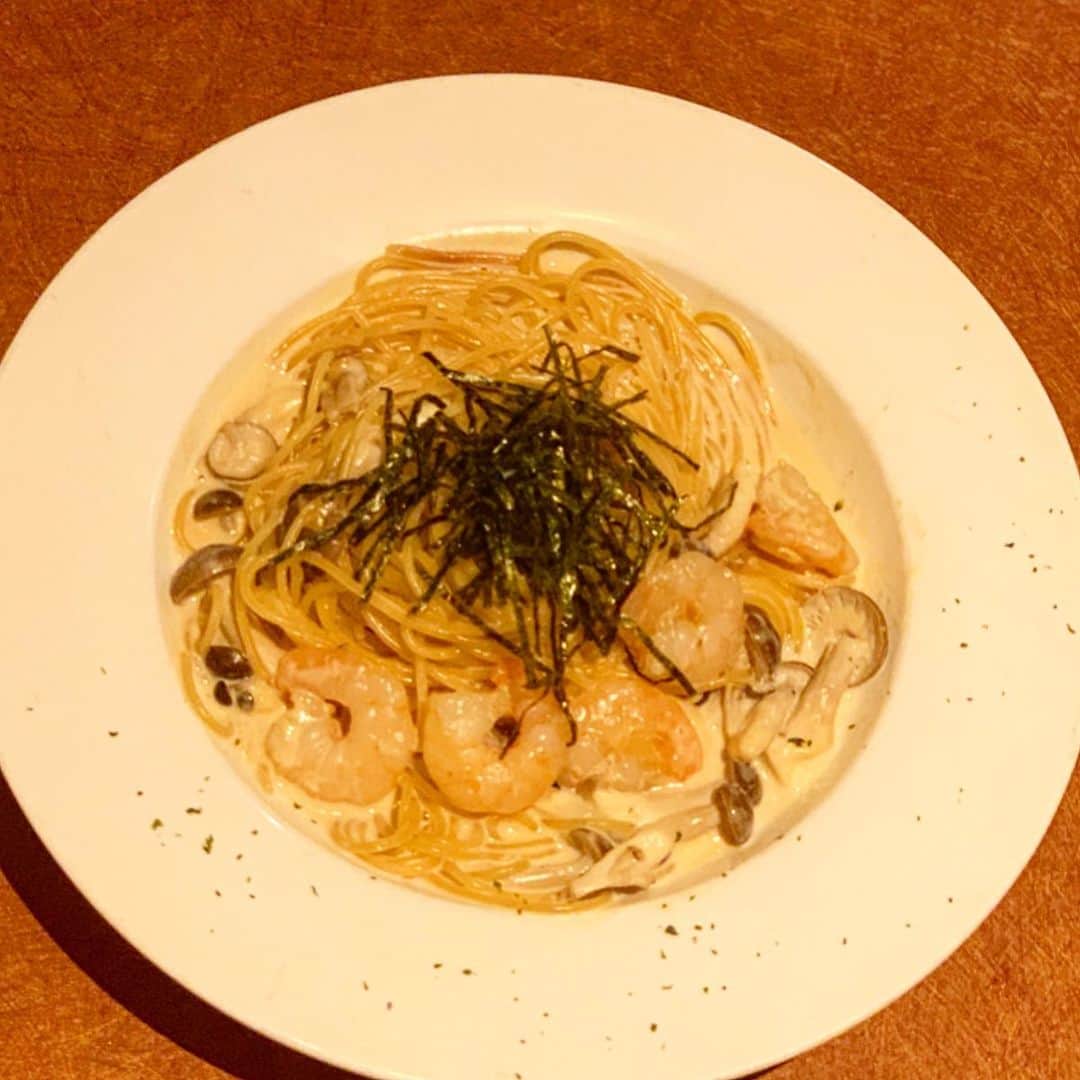 mii_stagramさんのインスタグラム写真 - (mii_stagramInstagram)「🦐🦐🦐🦐🦐🦐🦐🦐 ・ この前の華金nightは隣の㊙️な美女と 北千住にある @ebizo_kitasenju さんで ミーティング女子会❤ ・ 私の周りもそうだけど 海老好きな人って多いよね🦐🦐🦐 お料理の中にもっと海老が入っていたら 良いのに～とか、 海老をたらふく食べたい～とか 思っている人って多いハズ！！ ・ そんな願いを叶えてくれる #海老料理専門店 見つけたの👀💕 ・ 何と！！お通しが甘エビの掴み取りから 始まり✊ カルパッチョやバーニャカウダや パスタやサクサク揚げやデザートまで 海老料理を堪能😋 本当はもう1品頼んだんだけど 満腹でキャンセル😭✕ ・ @ebizo_kitasenju さんならではの 創作料理は 食べる人の胃袋を鷲掴み✊🏾💖 ・ どれも美味しすぎて感動～🎶🎶 隣の㊙️な美女も大満足したみたいだから 年末の忘年会もコチラにお世話に なろうかな(灬・ω・灬)むふ💕 ・ ・ 店内は広くて私たちは二階の座敷で まったり～🎶🎶 居心地良くて長居したくなる雰囲気❤ ・ ・ 本当は秘密にしたいぐらいなんだけど🤭㊙️ 北千住駅西口から直ぐだから是非〜〜🎶🎶 ・ ・ EBIZO 北千住で検索してね！！ ・ ・ ・ #海老#えび#エビ#海老専門店#創作料理#居酒屋#グルメ#東京グルメ#グルメ女子 #グルメ巡り#グルメ部#グルメ好きな人と繋がりたい #グルメ好き#北千住#北千住グルメ#下町#女子会#飲み会#ミーティング#華金#海老フライ #食べスタグラム#飲酒タグラム  #美味しい#幸せ#ごはん Casting by @woomy.restaurant ✩ ⋆ ✩ ⋆ ✩ ⋆ ✩ ⋆ ✩﻿ ⋆ ✩ ⋆ ✩﻿ 見て下さった方 (*´︶`*)♡Thanks!🦐🦐🦐🦐🦐🦐」9月23日 18時13分 - miyuki.0419.karemari