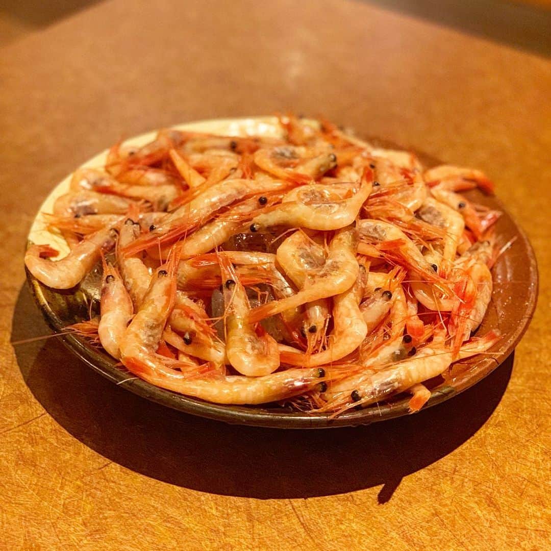 mii_stagramさんのインスタグラム写真 - (mii_stagramInstagram)「🦐🦐🦐🦐🦐🦐🦐🦐 ・ この前の華金nightは隣の㊙️な美女と 北千住にある @ebizo_kitasenju さんで ミーティング女子会❤ ・ 私の周りもそうだけど 海老好きな人って多いよね🦐🦐🦐 お料理の中にもっと海老が入っていたら 良いのに～とか、 海老をたらふく食べたい～とか 思っている人って多いハズ！！ ・ そんな願いを叶えてくれる #海老料理専門店 見つけたの👀💕 ・ 何と！！お通しが甘エビの掴み取りから 始まり✊ カルパッチョやバーニャカウダや パスタやサクサク揚げやデザートまで 海老料理を堪能😋 本当はもう1品頼んだんだけど 満腹でキャンセル😭✕ ・ @ebizo_kitasenju さんならではの 創作料理は 食べる人の胃袋を鷲掴み✊🏾💖 ・ どれも美味しすぎて感動～🎶🎶 隣の㊙️な美女も大満足したみたいだから 年末の忘年会もコチラにお世話に なろうかな(灬・ω・灬)むふ💕 ・ ・ 店内は広くて私たちは二階の座敷で まったり～🎶🎶 居心地良くて長居したくなる雰囲気❤ ・ ・ 本当は秘密にしたいぐらいなんだけど🤭㊙️ 北千住駅西口から直ぐだから是非〜〜🎶🎶 ・ ・ EBIZO 北千住で検索してね！！ ・ ・ ・ #海老#えび#エビ#海老専門店#創作料理#居酒屋#グルメ#東京グルメ#グルメ女子 #グルメ巡り#グルメ部#グルメ好きな人と繋がりたい #グルメ好き#北千住#北千住グルメ#下町#女子会#飲み会#ミーティング#華金#海老フライ #食べスタグラム#飲酒タグラム  #美味しい#幸せ#ごはん Casting by @woomy.restaurant ✩ ⋆ ✩ ⋆ ✩ ⋆ ✩ ⋆ ✩﻿ ⋆ ✩ ⋆ ✩﻿ 見て下さった方 (*´︶`*)♡Thanks!🦐🦐🦐🦐🦐🦐」9月23日 18時13分 - miyuki.0419.karemari