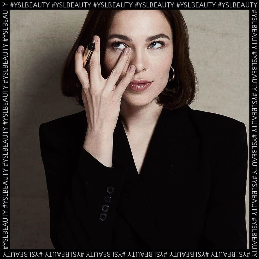 Yves Saint Laurent Beautyさんのインスタグラム写真 - (Yves Saint Laurent BeautyInstagram)「Dare to add a touch of luminous: TOUCHE ÉCLAT STYLO HIGH COVER Nº 2  @ninakraviz #yslbeauty #regram #toucheeclathighcover」9月23日 18時13分 - yslbeauty