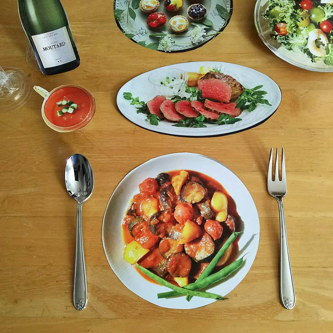 sweet_strawberryさんのインスタグラム写真 - (sweet_strawberryInstagram)「🍾🍽️【虚しい。】🍗🥗 (御中元)カタログの写真を切り抜いて並べてみた。… #女子力 #ズボラ#ズボラ飯 【騙されろ！】【騙されろ！】 #料理教室 #abcクッキング#おもてなし料理#パーティー#クックパッド#クッキングスクール #カタログ#雑誌#切り抜き#コラージュ #シュール #ギャグ#ボケて#ボケ#暇人」9月23日 18時05分 - sweet_strawberry