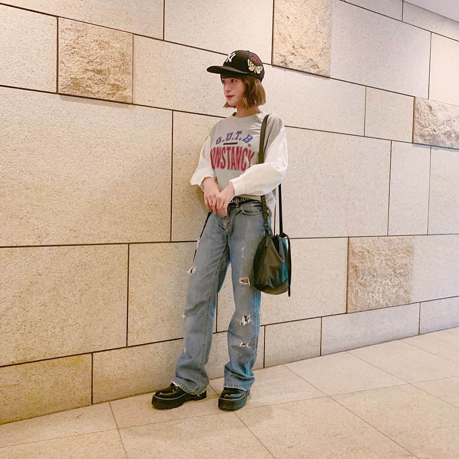 のインスタグラム：「久しぶりに今日のコーデ😌  デニムはお母さんのお下がり💟  #bubbles #bubblestokyo #archives」