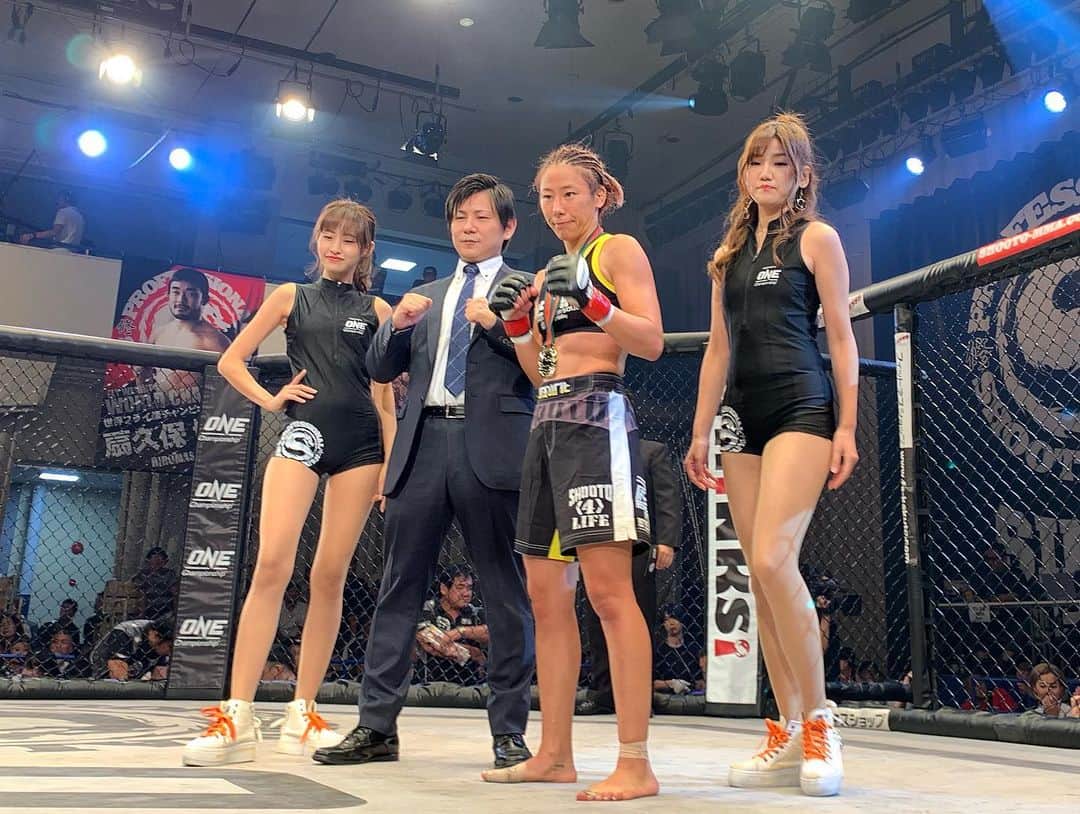 阿部裕幸さんのインスタグラム写真 - (阿部裕幸Instagram)「プロフェッショナル修斗  AACC女子部  杉本恵  2R ガブリから牛殺しでコントロール、マットヒューズポジションからのヒジ連打でTKO勝ち‼️ 皆さん応援ありがとうございました🙏🏻 AACC female fighter Megumi Sugimoto won by TKO!!!! Good work!!!! Thank you for support us.  @megumilk0623  #aacc #aaccmma #training #inapark #kickboxing #mma #bestrong #継続は力 #hardworkpayoff #megumisugimoto #杉本恵 #修斗 #修斗伝承 #shooto  #30th #anniversary #tour #shooto0922 #mma #総合格闘技  #後楽園ホール  #全席完売 #満員御礼 #abematv #完全生中継 #supported #by #onechampionship」9月23日 18時10分 - abeani111