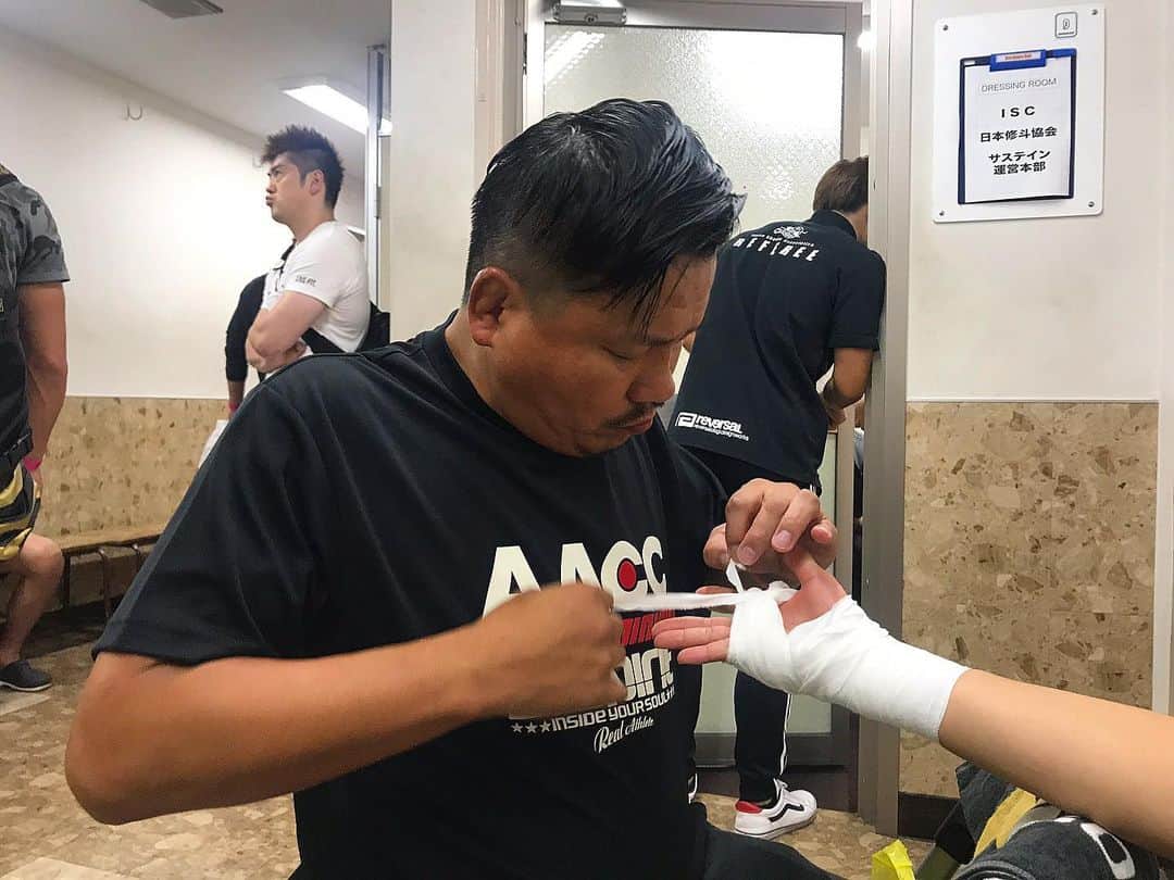 阿部裕幸さんのインスタグラム写真 - (阿部裕幸Instagram)「プロフェッショナル修斗  AACC女子部  杉本恵  2R ガブリから牛殺しでコントロール、マットヒューズポジションからのヒジ連打でTKO勝ち‼️ 皆さん応援ありがとうございました🙏🏻 AACC female fighter Megumi Sugimoto won by TKO!!!! Good work!!!! Thank you for support us.  @megumilk0623  #aacc #aaccmma #training #inapark #kickboxing #mma #bestrong #継続は力 #hardworkpayoff #megumisugimoto #杉本恵 #修斗 #修斗伝承 #shooto  #30th #anniversary #tour #shooto0922 #mma #総合格闘技  #後楽園ホール  #全席完売 #満員御礼 #abematv #完全生中継 #supported #by #onechampionship」9月23日 18時10分 - abeani111
