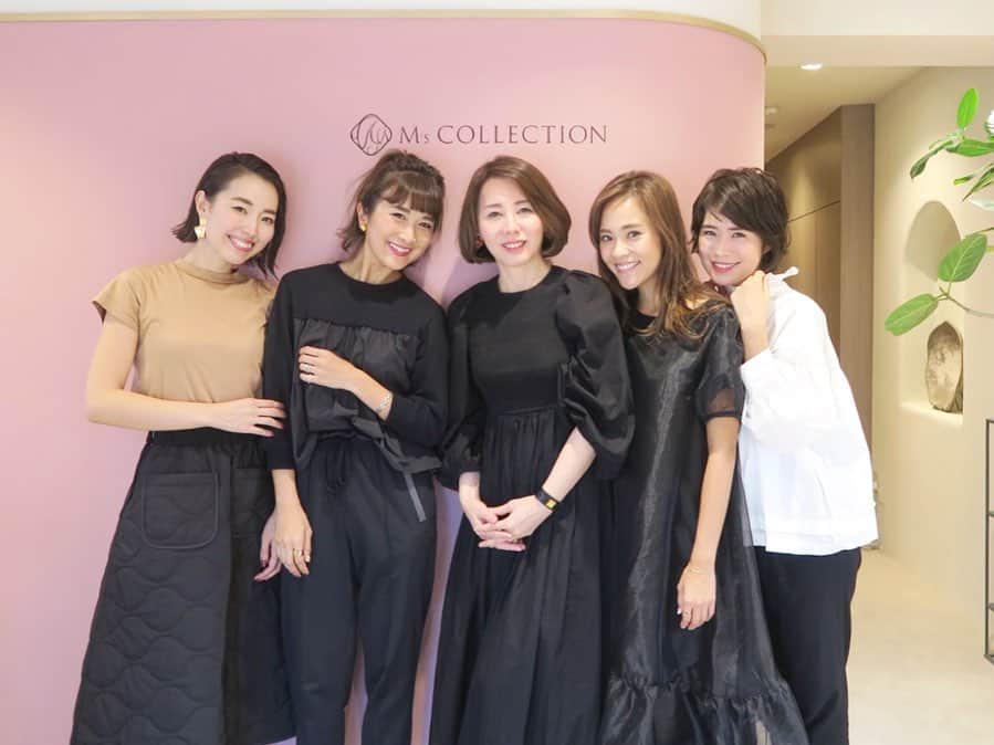 Mai Wakimizuさんのインスタグラム写真 - (Mai WakimizuInstagram)「我らがLE COLLECTIONが名古屋デビュー！今日は、普段からルコレ常連のメンバーで一足お先に遊びに行って来ました＼(^o^)／女の子なら誰もが憧れるpinkの空間に、広々とした個室♡(しかもうっとりするほど良い香り♡)もともと、ズボラ過ぎた私に美意識を与えてくれたのがyukiさん @lecollection0327yukiでした。どんどん事業を拡大され、いつも走り回ってるyukiさんは同じ女性としてお手本にしたい人。ここまで可愛がってもらい本当に幸せ者です。是非、美の大先生yukiさんのゴッドハンドを生で感じて欲しい！10月1日久屋大通にnew openです♡ #lecollection#ルコレクション#名古屋」9月23日 18時13分 - wakkin__m