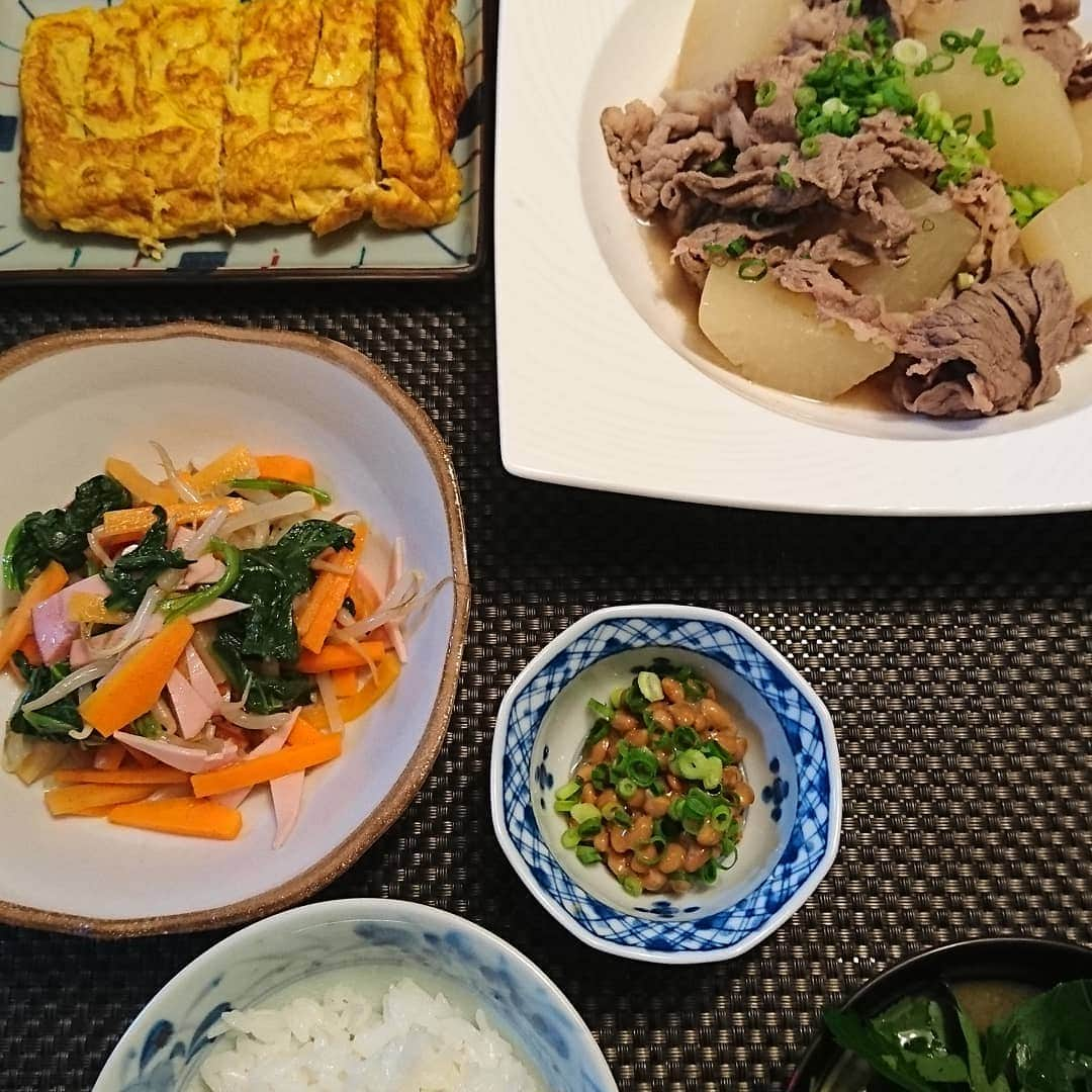 丹野みどりさんのインスタグラム写真 - (丹野みどりInstagram)「#夕ごはん#おうちごはん#料理#cooking#dinner#大根と牛肉の煮物#ナムル#卵焼き#納豆#お味噌汁」9月23日 18時20分 - midorimarron