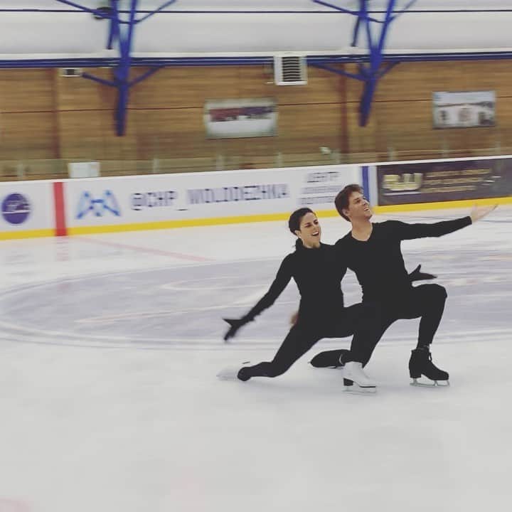 キリル・ハリャヴィンのインスタグラム：「A bit of “Hello Dolly” from the practice on our beautiful @laura.ice.arena  #zhulinteam」