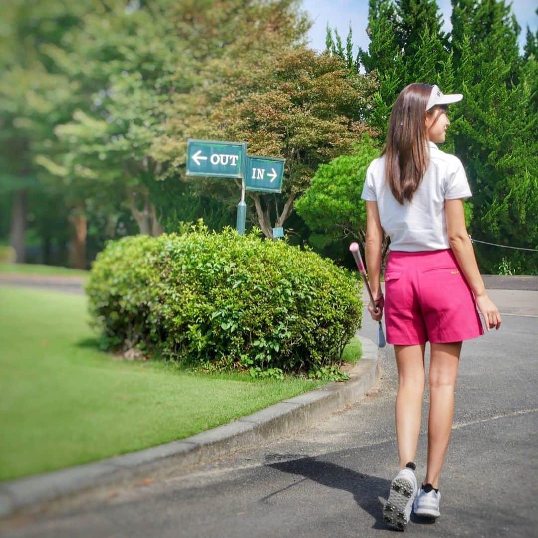 のインスタグラム：「. みっちり練習day⛳️ 早く秋物ウェアが着たくて早速💛 . 全身 @standrews_jp  キュロットだけど正面からはスカート風💖 . シンプルな大人ゴルフ女子コーディネート😊🌸 . . 先日、air_ginzacentral にメンテナンスに行って、サラサラつるつるを取り戻しました💇‍♀️✨ @air_takayama_daisuke さん いつも丁寧な仕上がり！✨ ありがとうございます😊🙏 . . ゴルフシューズのケアで @pedic.jp UV除菌器愛用中💕 便利で手放せません🥰 . . . #golf #StANDREWS #reginagolf #セントアンドリュース #pedic #ゴルフ #ゴルフ女子 #レジーナ #uv除菌器 #ゴルフ練習 #エアーギンザセントラル #美容院」