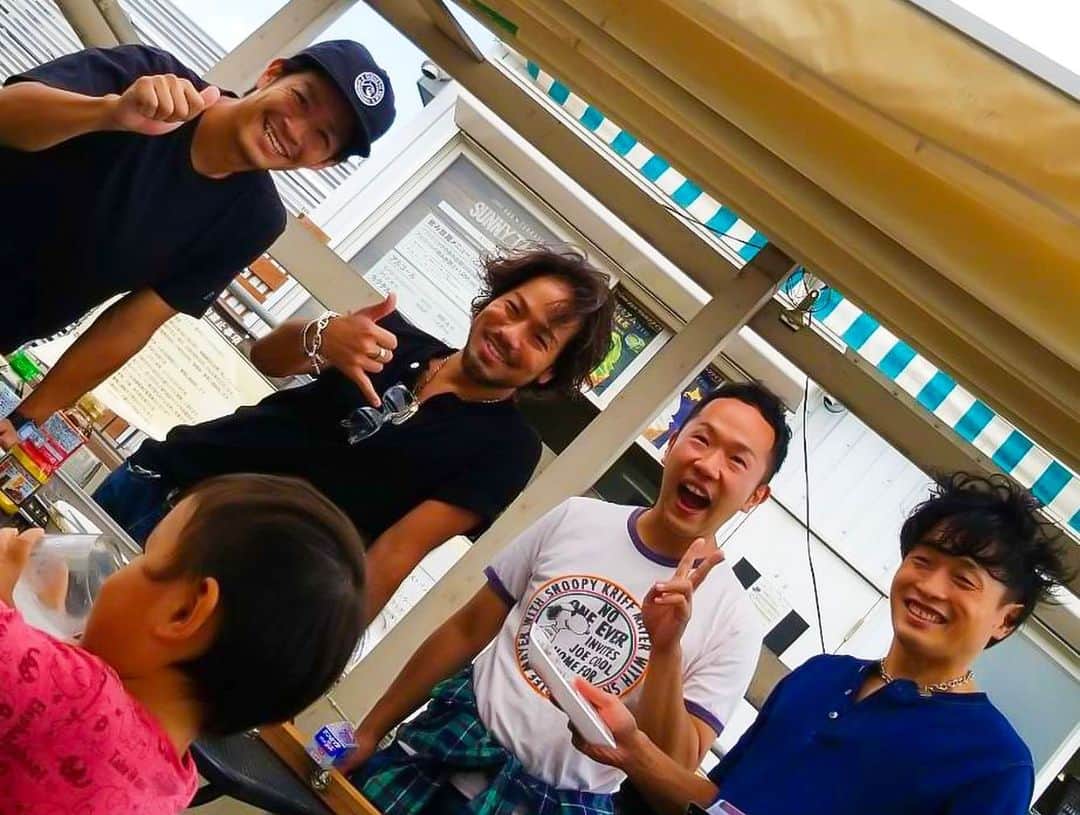 浅野宏明さんのインスタグラム写真 - (浅野宏明Instagram)「年2回は地元メンツとBBQしたり新年会したりと集まってるけど なかなか時間合わなくなってくるね☝️😓 にしても今日の強風でBBQはやらない方が良いw🥶💦 皿とかタレとか肉とかトウモロコシが飛んでくるからね。  でも楽しかった✨  さて、またセミナー続きになるから 年末まで忙しくなるぞー🔥💪🤪 リフレッシュしたし頑張ろ💪😘 また年明け👋🤪 #地元#瀬谷#神奈川#横浜#瀬谷西高校#BBQ#何故だか茅ヶ崎#また集まろう」9月23日 18時53分 - hiro_vaice