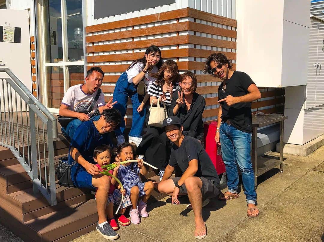 浅野宏明さんのインスタグラム写真 - (浅野宏明Instagram)「年2回は地元メンツとBBQしたり新年会したりと集まってるけど なかなか時間合わなくなってくるね☝️😓 にしても今日の強風でBBQはやらない方が良いw🥶💦 皿とかタレとか肉とかトウモロコシが飛んでくるからね。  でも楽しかった✨  さて、またセミナー続きになるから 年末まで忙しくなるぞー🔥💪🤪 リフレッシュしたし頑張ろ💪😘 また年明け👋🤪 #地元#瀬谷#神奈川#横浜#瀬谷西高校#BBQ#何故だか茅ヶ崎#また集まろう」9月23日 18時53分 - hiro_vaice