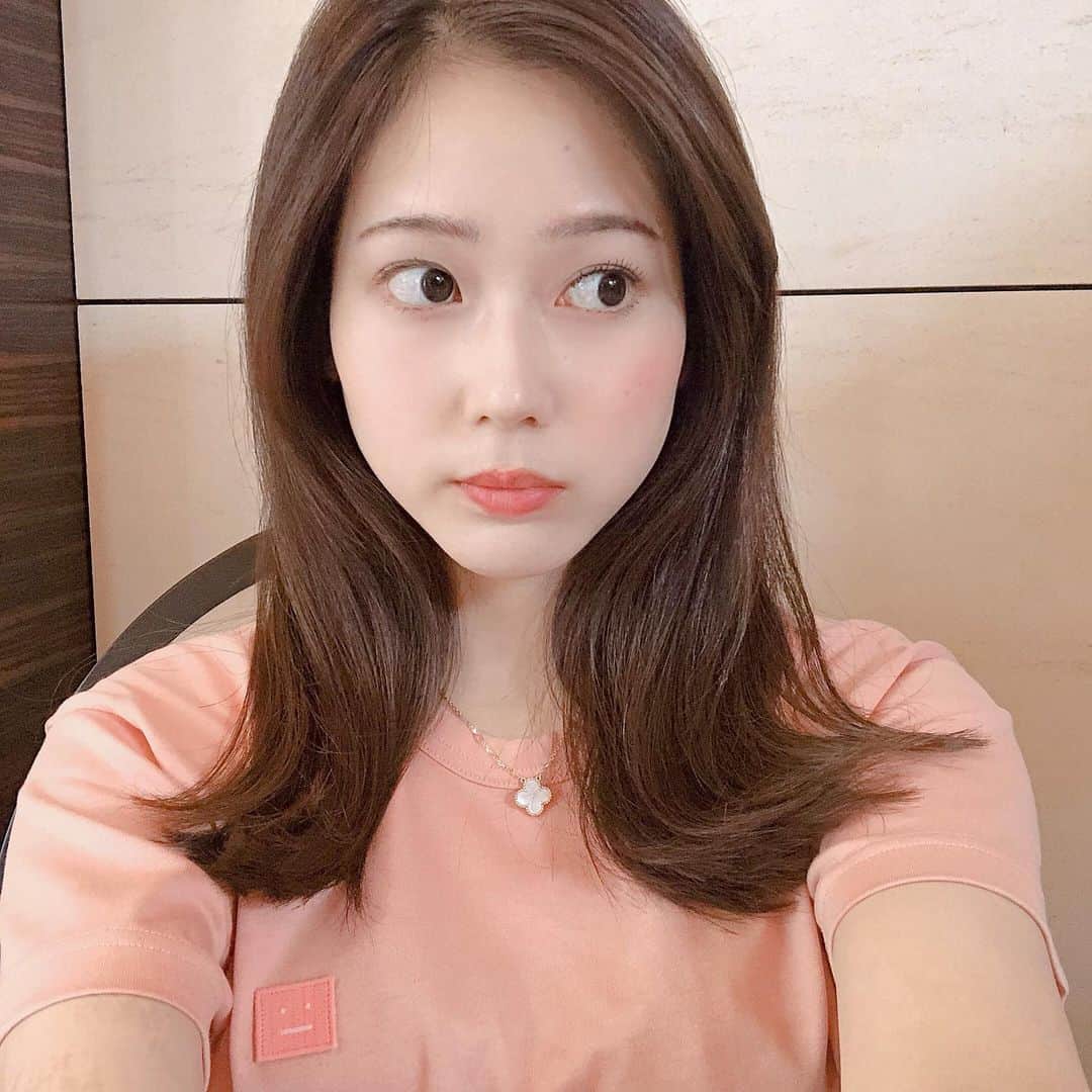 小原星のインスタグラム：「着心地バツグンなtシャツもそろそろ寒くなってきた🤓🍃 秋冬ほしいなぁ🥰 #テラスランチが気持ち良い季節 . #acnestudios #アクネ #アクネストゥディオズ」