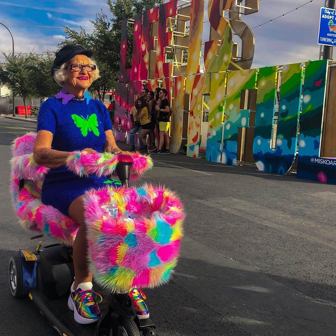 ファンキーグランマのインスタグラム：「skrt skrt 🌈✨🦋 get outta my way!!!」