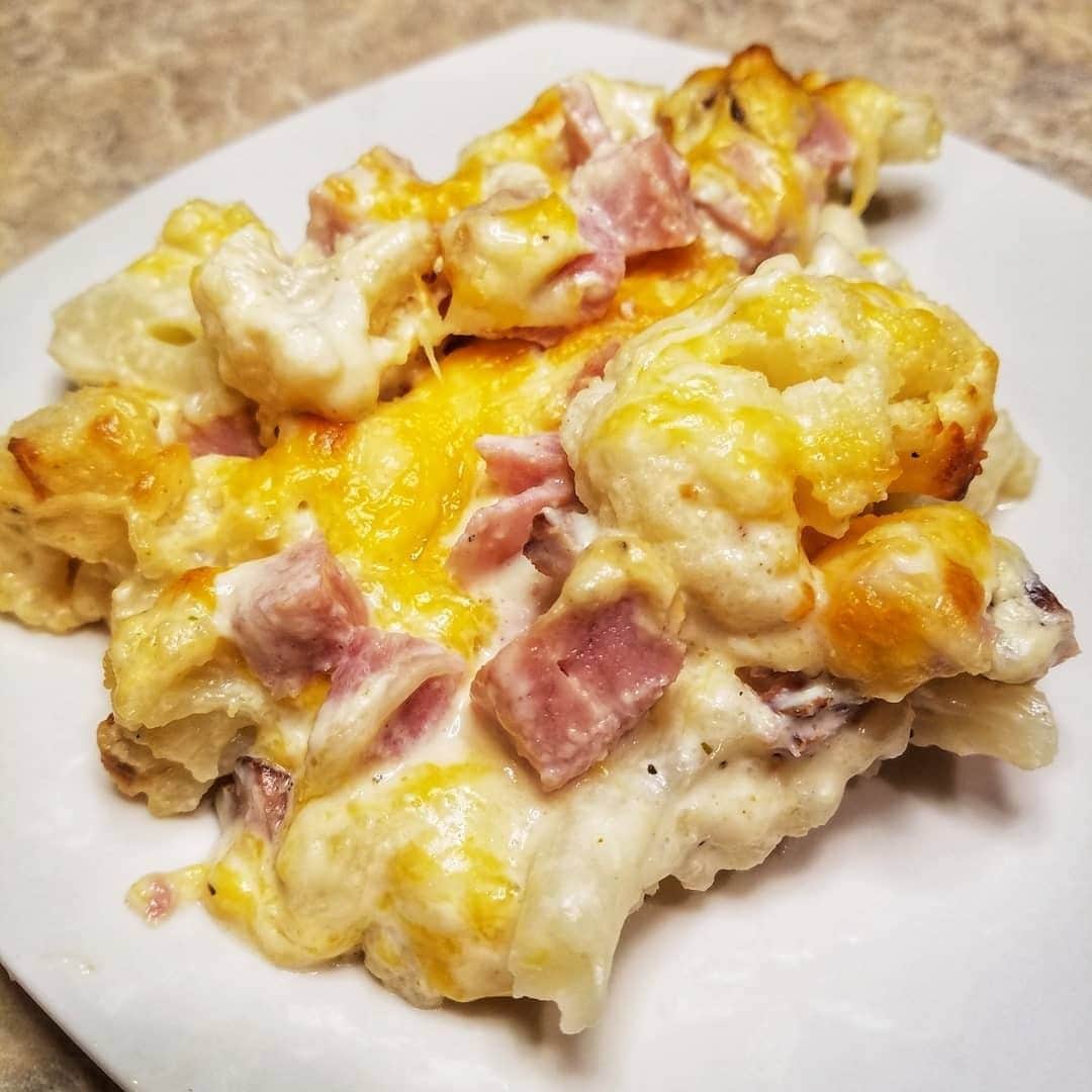 Flavorgod Seasoningsさんのインスタグラム写真 - (Flavorgod SeasoningsInstagram)「Creamy Garlic Cauliflower Ham Cheese Casserole⁠ -⁠ Customer:👉 @ketobrawn⁠ Made with:👉 #Flavorgod Garlic Lovers seasoning⁠ -⁠ KETO friendly flavors available here ⬇️⁠ Click link in the bio -> @flavorgod⁠ www.flavorgod.com⁠ -⁠ 2 cups cubed ham⁠ 2 bags frozen cauliflower⁠ 1 8oz cream cheese⁠ 1/2 cup heavy cream⁠ 1 tbsp butter⁠ 1/2 cup sharp cheddar shredded cheese⁠ 1/2 cup shredded mozzarella⁠ 1 tbsp @flavorgod Garlic Lovers seasoning⁠ 9×9 baking dish⁠ ⁠ Preheat oven to 375°⁠ ⁠ 1) Microwave cream cheese for 30 seconds at a time if not soft already. While this is in the microwave, cube up your ham.⁠ 2) Add cream, butter, and @flavorgod Garlic Lovers seasoning to bowl with cream cheese. Whisk til smooth, microwave 30 more if needed.⁠ 3) Lay in the cauliflower ( frozen ), then the ham on top , then evenly spread the cream cheese mixture over the top. Bake for an hour , give a mix halfway through.⁠ 4) After 50 mins spread sharp cheddar and mozzarella cheese over the top , put back in to melt and brown up.. Take out , let rest for 10 mins... enjoy⁠ -⁠ Flavor God Seasonings are:⁠ 💥 Zero Calories per Serving ⁠ 🙌 0 Sugar per Serving⁠ 🔥 KETO & PALEO⁠ 🌱 GLUTEN FREE & KOSHER⁠ ☀️ VEGAN-FRIENDLY ⁠ 🌊 Low salt⁠ ⚡️ NO MSG⁠ 🚫 NO SOY⁠ 🥛 DAIRY FREE *except Ranch ⁠ 🌿 All Natural & Made Fresh⁠ ⏰ Shelf life is 24 months⁠ -⁠ #food #foodie #flavorgod #seasonings #glutenfree #mealprep  #keto #seasonings #paleo  #seasonings  #kosher #seasonings  #breakfast #lunch #dinner #yummy #delicious #foodporn」9月23日 10時00分 - flavorgod