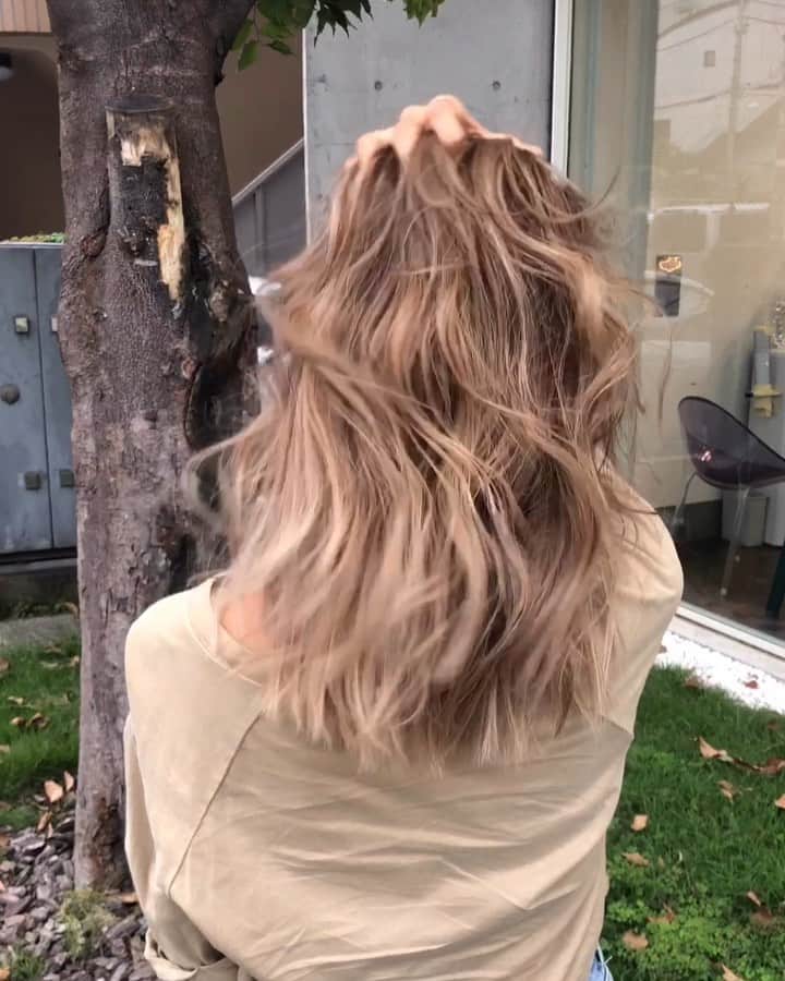 神能裕貴のインスタグラム：「【超リアル海外ヘアー/ バレイヤージュ 】 日本の女性に、もっとリアルでハイクオリティーな海外ヘアーを提供したい。 #SHIMA#ハイライト#バレイライト#バレイヤージュ#海外ヘアー#リアル海外ヘアー」