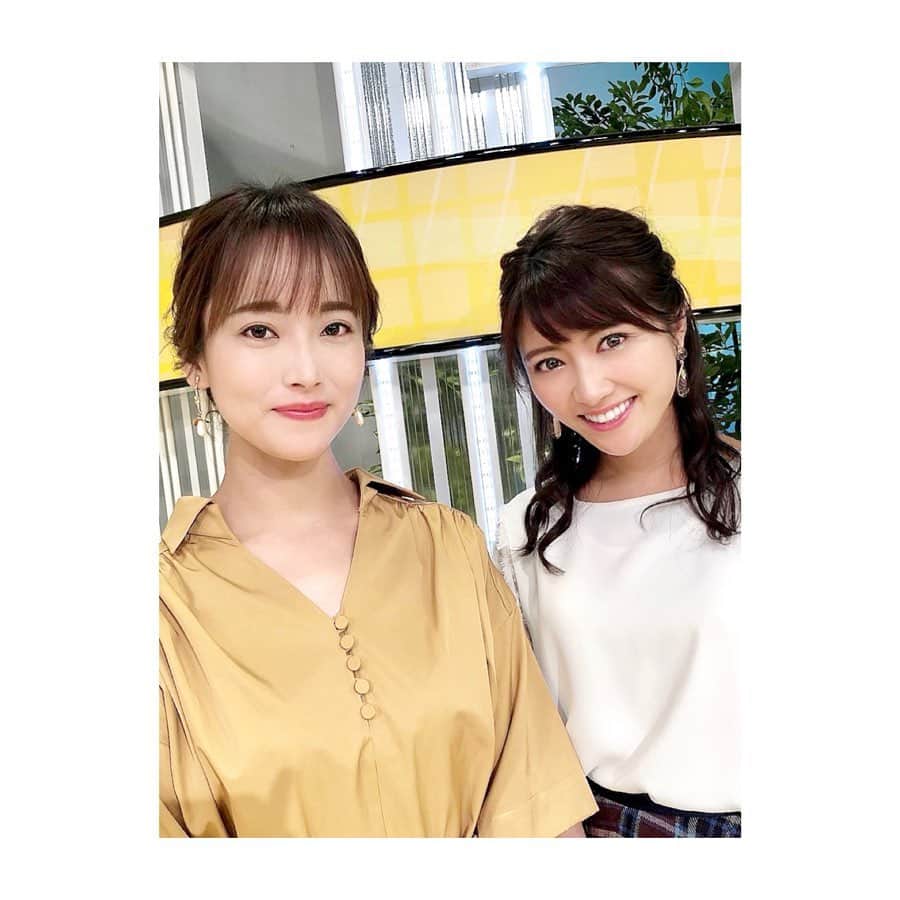 久保井朝美さんのインスタグラム写真 - (久保井朝美Instagram)「👭 番組MCを務めました📺 宮瀬さんの夏休み代役です🌻 ． 番組を見た方から 「久保井さんが楽しんでいることが 声から伝わってきましたよ。」 と感想いただきました😊 ． 凄く楽しかったです💗 堀さんはじめ共演者の方々 スタッフのみなさん 視聴者のみなさんのおかげです🥰 明日もよろしくお願いします✨ ． 普段は会えない 月・火曜日担当の平川さんと 初めて共演ができました❣️ ． 堀さんから「#月と太陽」 と言われた私たち🌕☀️ どっちがどっち！？笑 ． #モーニングCROSS #平川彩佳 #アナウンサー #久保井朝美 #同い年コンビ #東京インフォメーション」9月23日 10時18分 - asami_k920