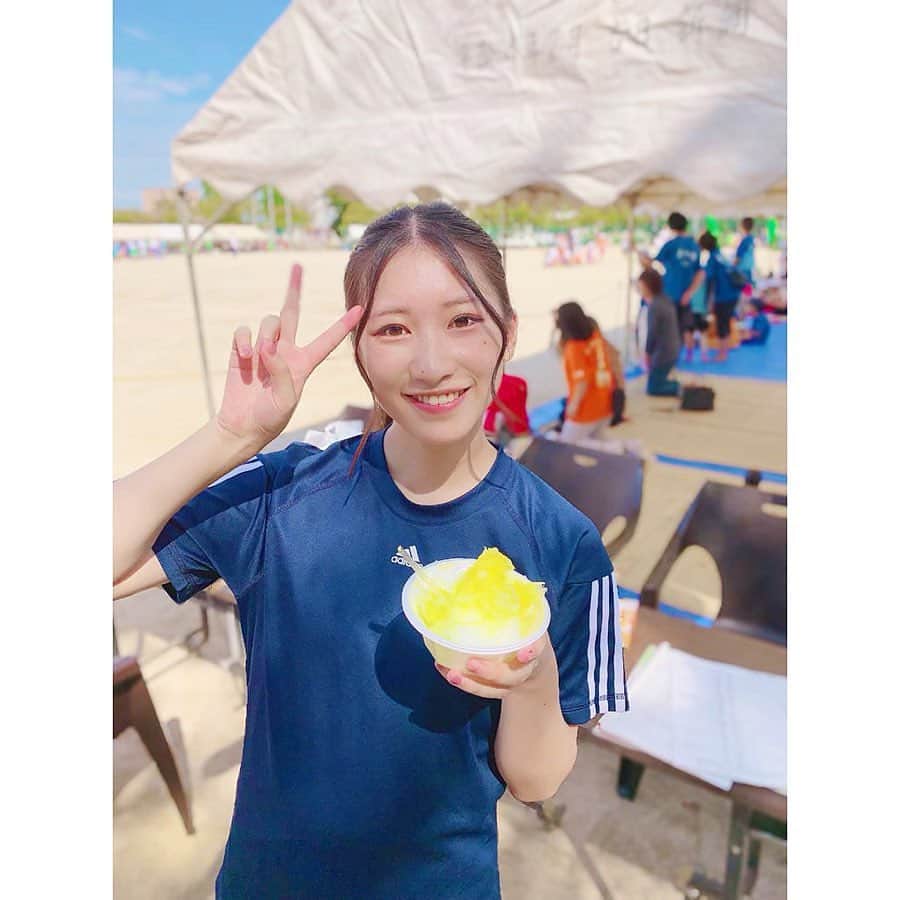 のインスタグラム：「. 運動会のピンチヒッターとして呼ばれたので、 パワフルいっちー行ってきた😂😂😂✊🔥 . なんで運動会ってあんな感動すんだろね〜！ 全力で取り組むからこそのドラマがあったし 朝から動き回ったから一日の達成感がすごい🙌 . 筋肉痛続きの９月だ〜い🏃‍♀️笑 今年の秋は、スポーツの秋かな🍂 . #運動会 #体育祭 #sports #sportsfestival #秋 #autumn #fall #かき氷」