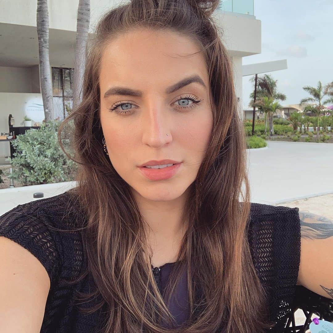Bruna Unzuetaのインスタグラム：「Mais uma foto, mais uma dia sem legenda kkkkkkk」