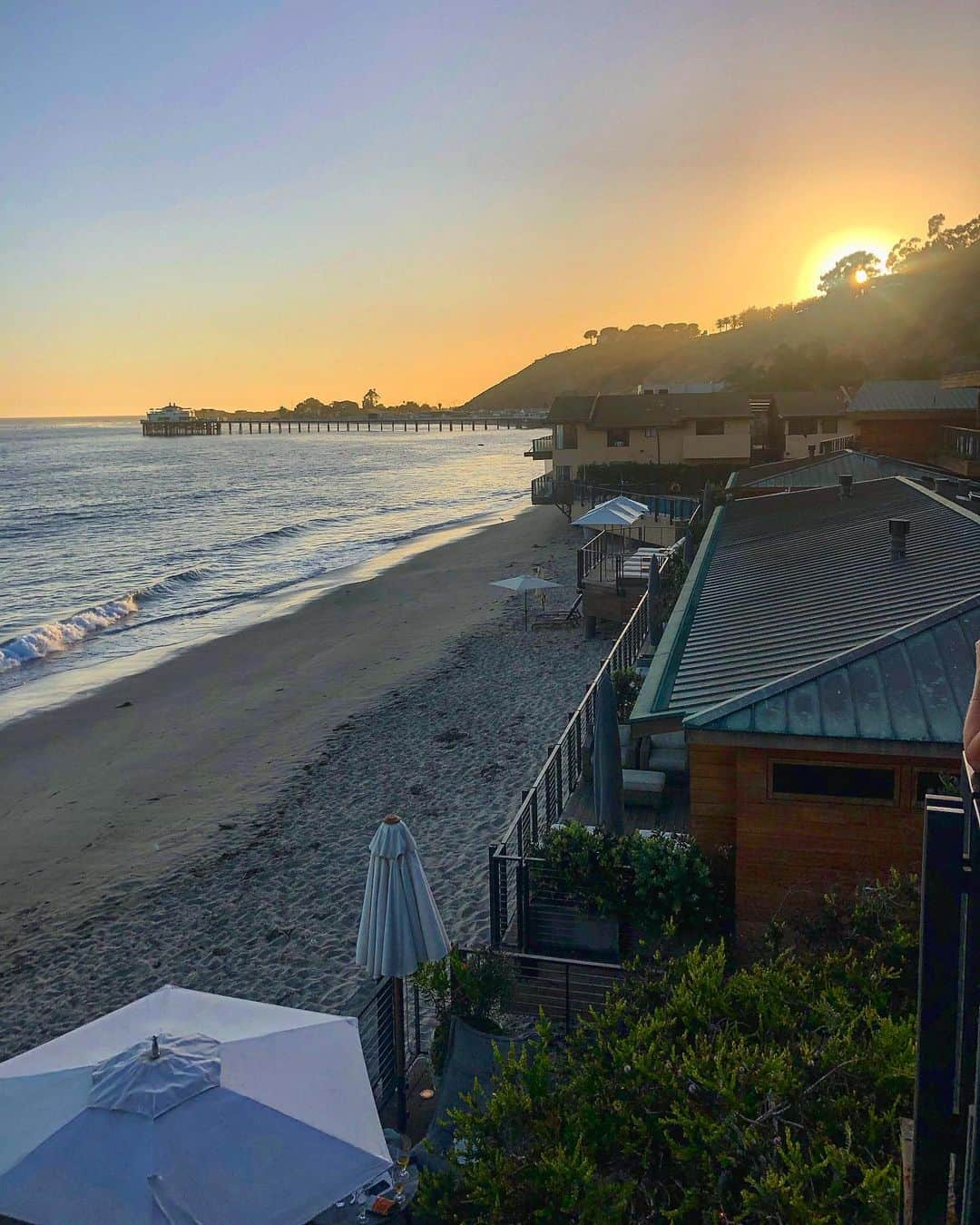 scottlippsさんのインスタグラム写真 - (scottlippsInstagram)「Golden glow, goodnight #malibu perfect #Sunday #emmys」9月23日 11時23分 - scottlipps