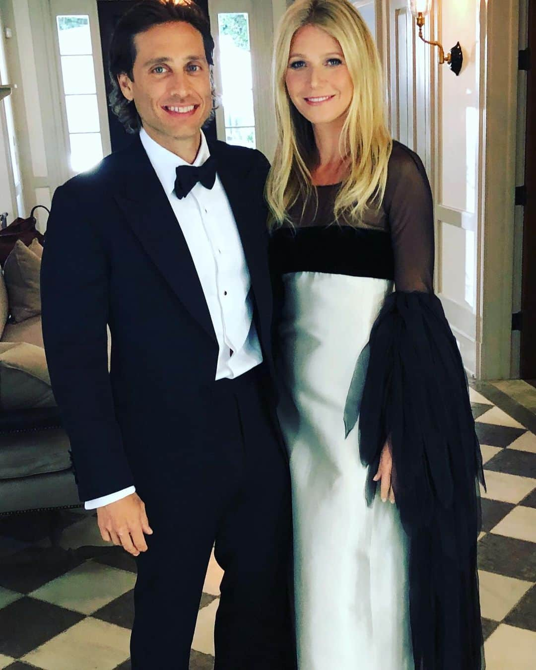 グウィネス・パルトローさんのインスタグラム写真 - (グウィネス・パルトローInstagram)「For my dear @realmrvalentino because I could not be with you tonight... @bradfalchuk and i love you #valentino1963」9月23日 11時23分 - gwynethpaltrow