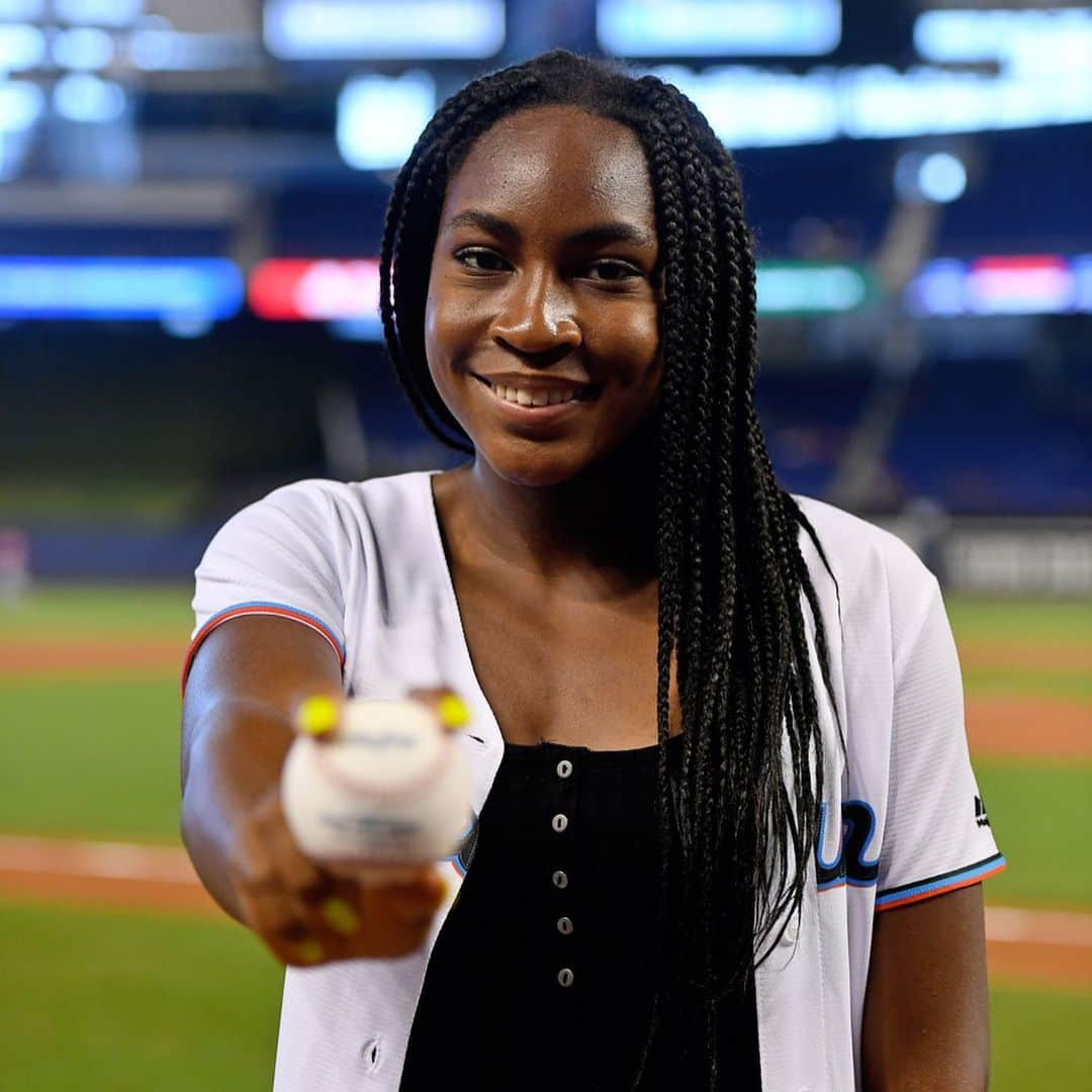 マイアミ・マーリンズさんのインスタグラム写真 - (マイアミ・マーリンズInstagram)「THE tennis queen at Marlins Park. #JuntosMiami 💪」9月23日 11時20分 - marlins