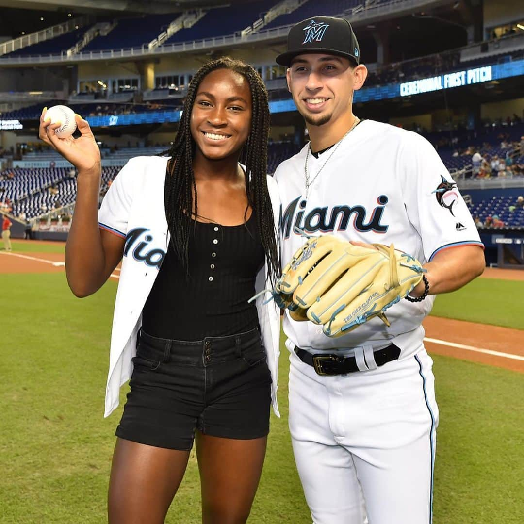 マイアミ・マーリンズさんのインスタグラム写真 - (マイアミ・マーリンズInstagram)「THE tennis queen at Marlins Park. #JuntosMiami 💪」9月23日 11時20分 - marlins