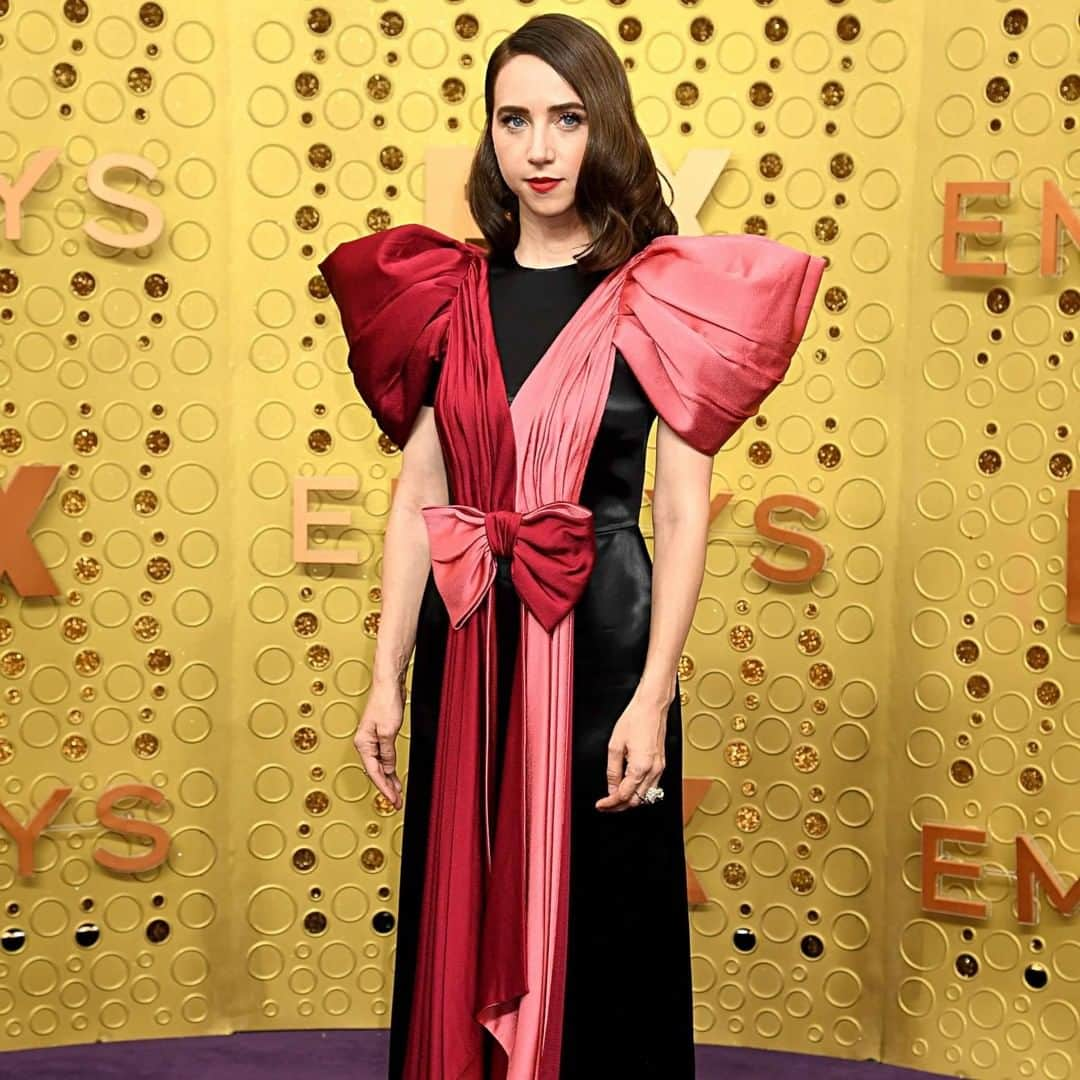 Good Morning Americaさんのインスタグラム写真 - (Good Morning AmericaInstagram)「Pink and red dresses won the #Emmys purple carpet tonight with @mandymooremm, @tarajiphenson, @susankelechiwatson, @marisatomei, @zoe.kazan and more sporting the colors!」9月23日 11時33分 - goodmorningamerica