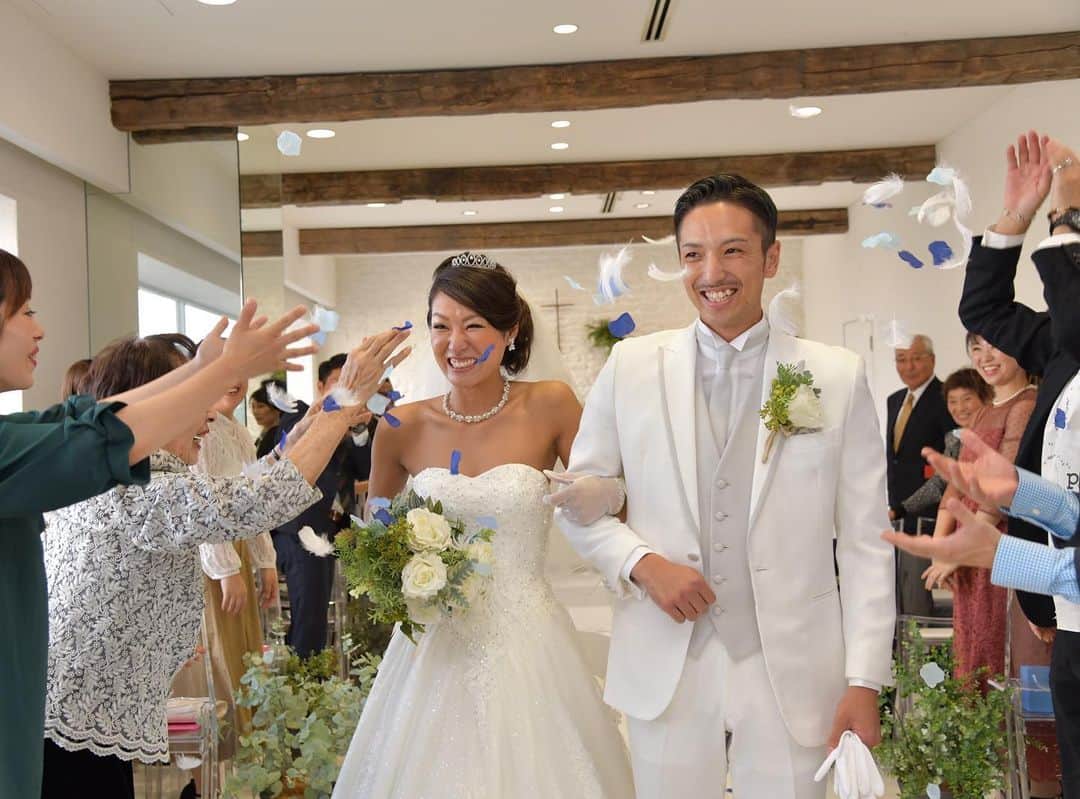 St.AQUA 東京の結婚式場 サンアクアチャペルさんのインスタグラム写真 - (St.AQUA 東京の結婚式場 サンアクアチャペルInstagram)「大切なゲストと距離が近いアットホームな1日を . . . wedding date 2019.9.20 groom&bride J&M . #サンアクア #サンアクアチャペル #d_wedding #海の近くのウエディング #2019年秋婚 #2019年冬婚 #2020年春婚  #挙式とお食事会 #船上パーティー #少人数ウエディング #ファミリーウエディング #ウエディングブーケ #会場コーディネート #家族婚 #家族挙式 #マタニティウエディング #パパママ婚  #ブライダルフェア #ウエディングドレス #ドレス試着 #結婚式場探し #式場探し #式場見学  #プレ花嫁 #2人挙式  #船上ウエディング #結婚式準備 #竹芝 #日本中のプレ花嫁さんと繋がりたい」9月23日 11時42分 - staquatakeshiba