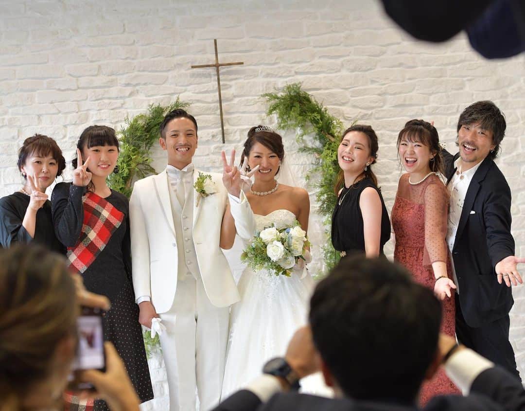 St.AQUA 東京の結婚式場 サンアクアチャペルさんのインスタグラム写真 - (St.AQUA 東京の結婚式場 サンアクアチャペルInstagram)「大切なゲストと距離が近いアットホームな1日を . 挙式の後はチャペルの中でご歓談の時間。来てくれたゲスト一人一人にありがとうの言葉を伝えられます。 . . wedding date 2019.9.20 groom&bride J&M . #サンアクア #サンアクアチャペル #d_wedding #海の近くのウエディング #2019年秋婚 #2019年冬婚 #2020年春婚  #挙式とお食事会 #船上パーティー #少人数ウエディング #ファミリーウエディング #ウエディングブーケ #会場コーディネート #家族婚 #家族挙式 #マタニティウエディング #パパママ婚  #ブライダルフェア #ウエディングドレス #ドレス試着 #結婚式場探し #式場探し #式場見学  #プレ花嫁 #2人挙式  #船上ウエディング #結婚式準備 #竹芝 #日本中のプレ花嫁さんと繋がりたい」9月23日 11時43分 - staquatakeshiba
