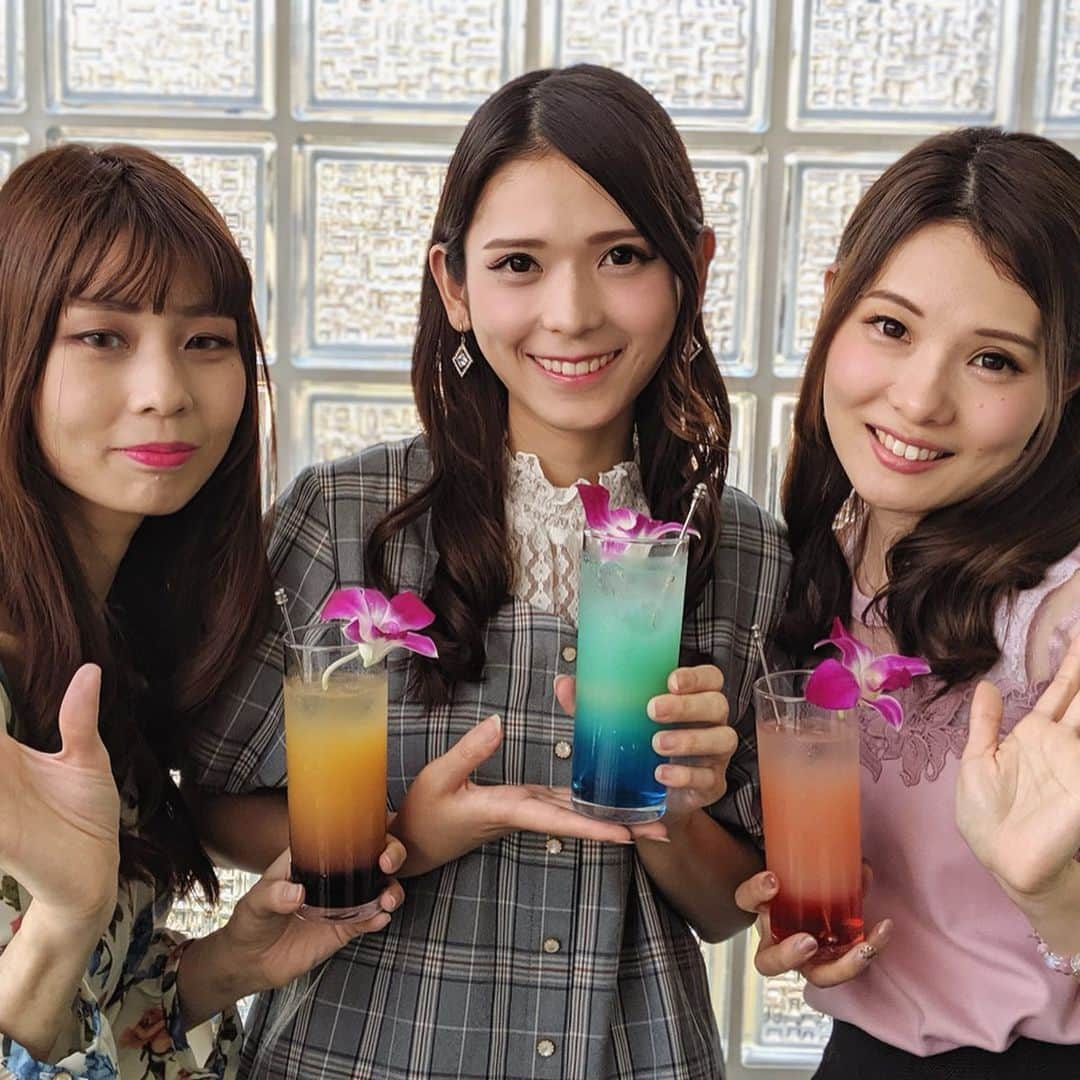 大見さなえさんのインスタグラム写真 - (大見さなえInstagram)「ホテル女子会取材 第三弾👧👱🏻‍♀️💓﻿ 1級フードアナリストの仲間がメニュー開発に携わっていて﻿ ご好評につき第三弾！！嬉しい😍﻿ ﻿ 町田『WATER HOTEL Cy』 ﻿ お部屋は青と白を基調としており、﻿ 木の温かみもある落ち着いた空間☺️﻿ マイクロバブルバス、テラスのある﻿ エグゼクティブスイートRoom😍⭐️﻿ ﻿ そんな素敵なホテルでいただくお料理は﻿ イタリアのフィレンツェで修行を重ねた﻿ 専属のシェフが作っているとのこと👨‍🍳✨﻿ ﻿ シェフイチオシ！！グーラッシュ🍖﻿ (ハンガリー風シチュー)は﻿ 8時間じっくり煮込んでおり、程よい肉感がありつつも﻿ 噛むたびにお肉とソースの旨味が滲み出てくる🤤🍖﻿ ﻿ その他🍴﻿ ・3種のカナッペピンチョス盛り合わせ﻿ ・ムール貝の白ワイン蒸し﻿ ・魚介とほうれん草のカネロニグラタン﻿ ・チョップドサラダ﻿ ・スカンピ(手長海老)の香草パン粉焼き﻿ までもホテルで出てくるなんて😍🦐！﻿ "女子会スペシャルメニュー"のお食事は﻿ ご予約時に合わせて応相談です🍴✨﻿ ﻿ そして！！このインスタを見ていただいた方に特典❣️﻿ ご利用の際にフロントでこのページをご提示いただくか﻿ 《女子会インスタ見ました》とお伝えいただくと﻿ アフタヌーンティーセットをプレゼント😍🎁﻿ ﻿ 町田市に11月13日予定でアウトレットが開店するから﻿ 遊びに行ったついでにお泊り女子会するのにもオススメ🛍﻿ ﻿ 最後は室内プラネタリウムを眺めながらおやすみなさい😴💤﻿ 何回でも泊まりたいレジャーホテル女子会🛌🏩﻿ まだまだ魅力的なものがある続きは後日載せます🙈💓﻿ ﻿  #waterhotelcy #フードアナリスト #インスタ特典﻿ #ホテル女子会 #女子会 #hotel #グルメセラピー﻿ #ウォーターホテルcy町田 #町田 #町田ホテル﻿ #ホテルご飯 #特典 #レジャーホテル #ホテル﻿ #パーティー #手長海老 #グーラッシュ﻿」9月23日 11時57分 - tabe_megumi