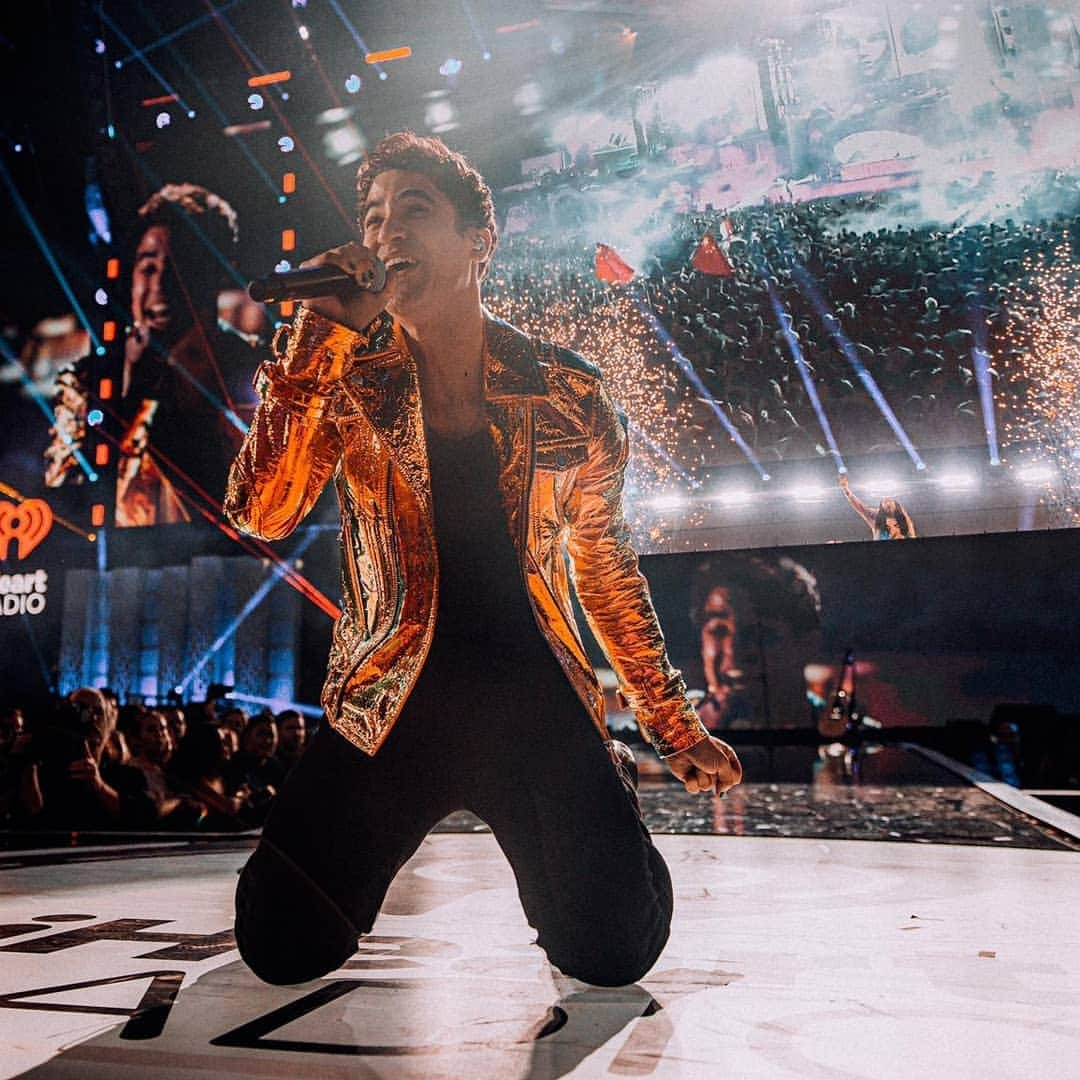 スティーヴ・アオキさんのインスタグラム写真 - (スティーヴ・アオキInstagram)「Crash Into me yeahhhhh Me and @darrencriss got to the damn thing together and it was fucking awesome🙏 @iheartfestival @iheartradio」9月23日 11時55分 - steveaoki